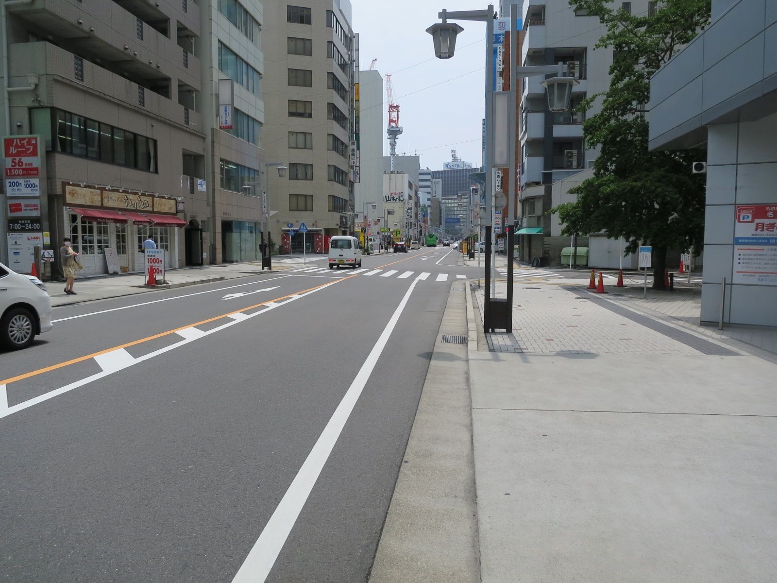オフィスビル前面道路