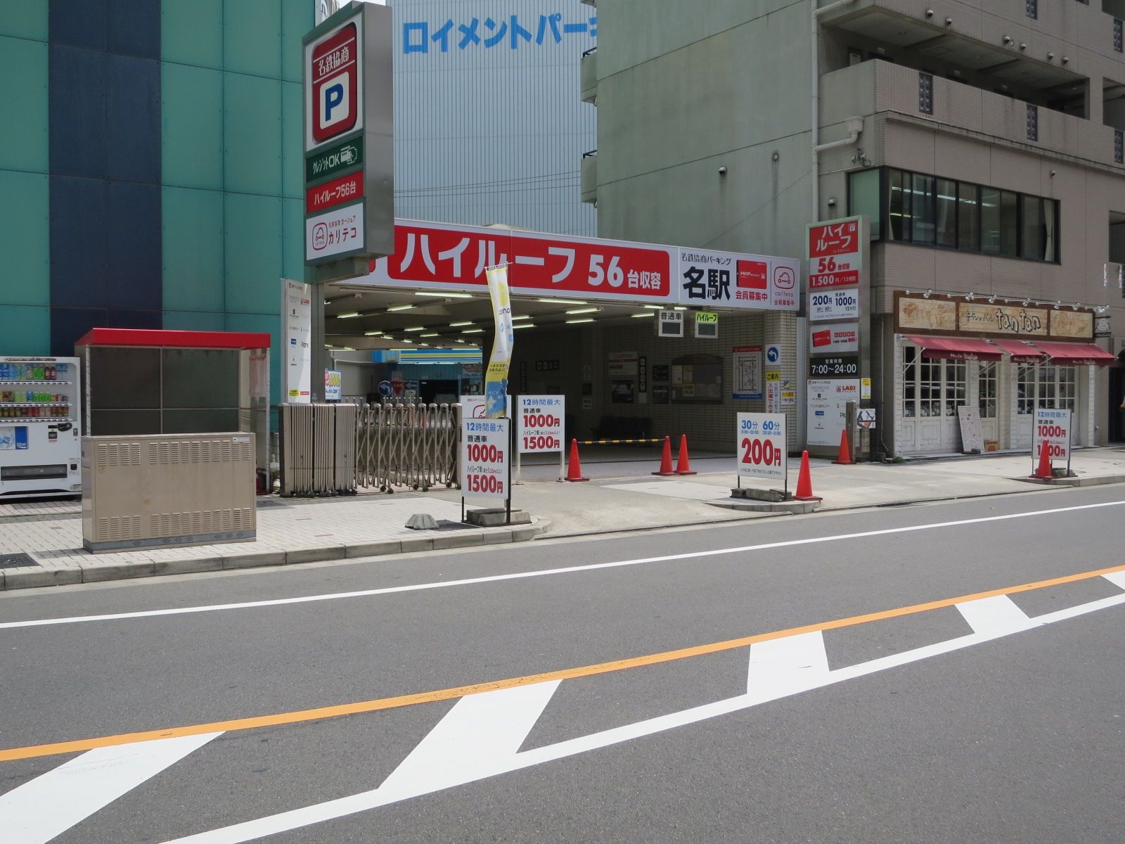 駐車場の多い通り