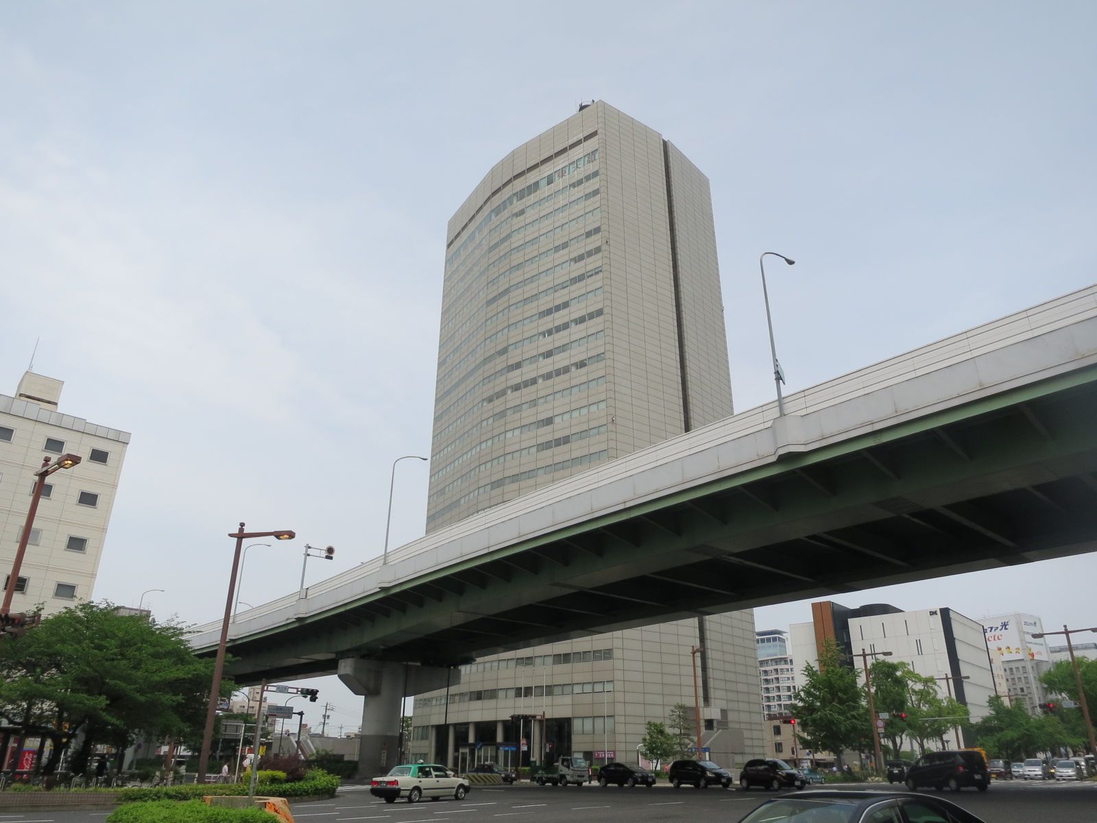 近くを通る高速道路