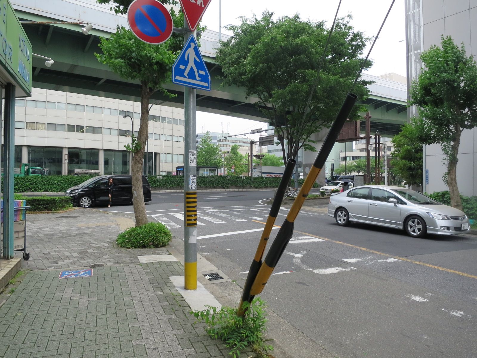 前面の道路