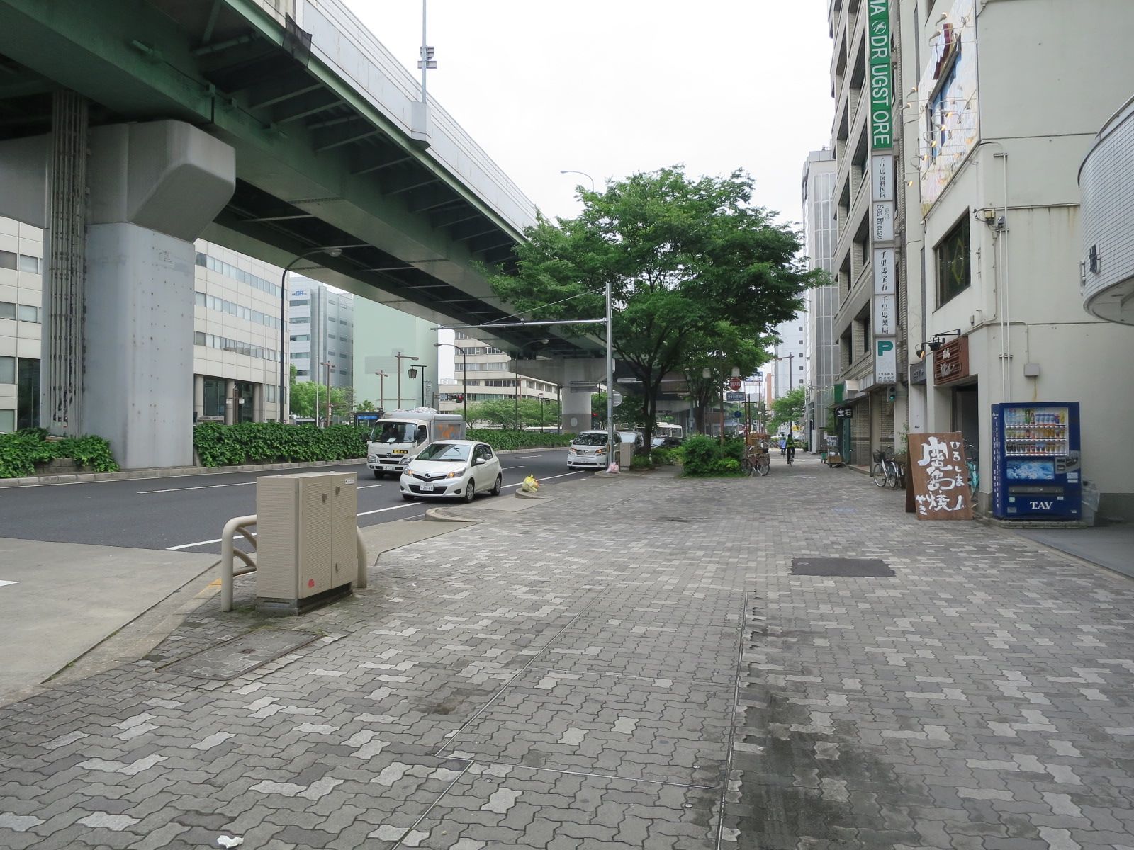 広々とした歩道