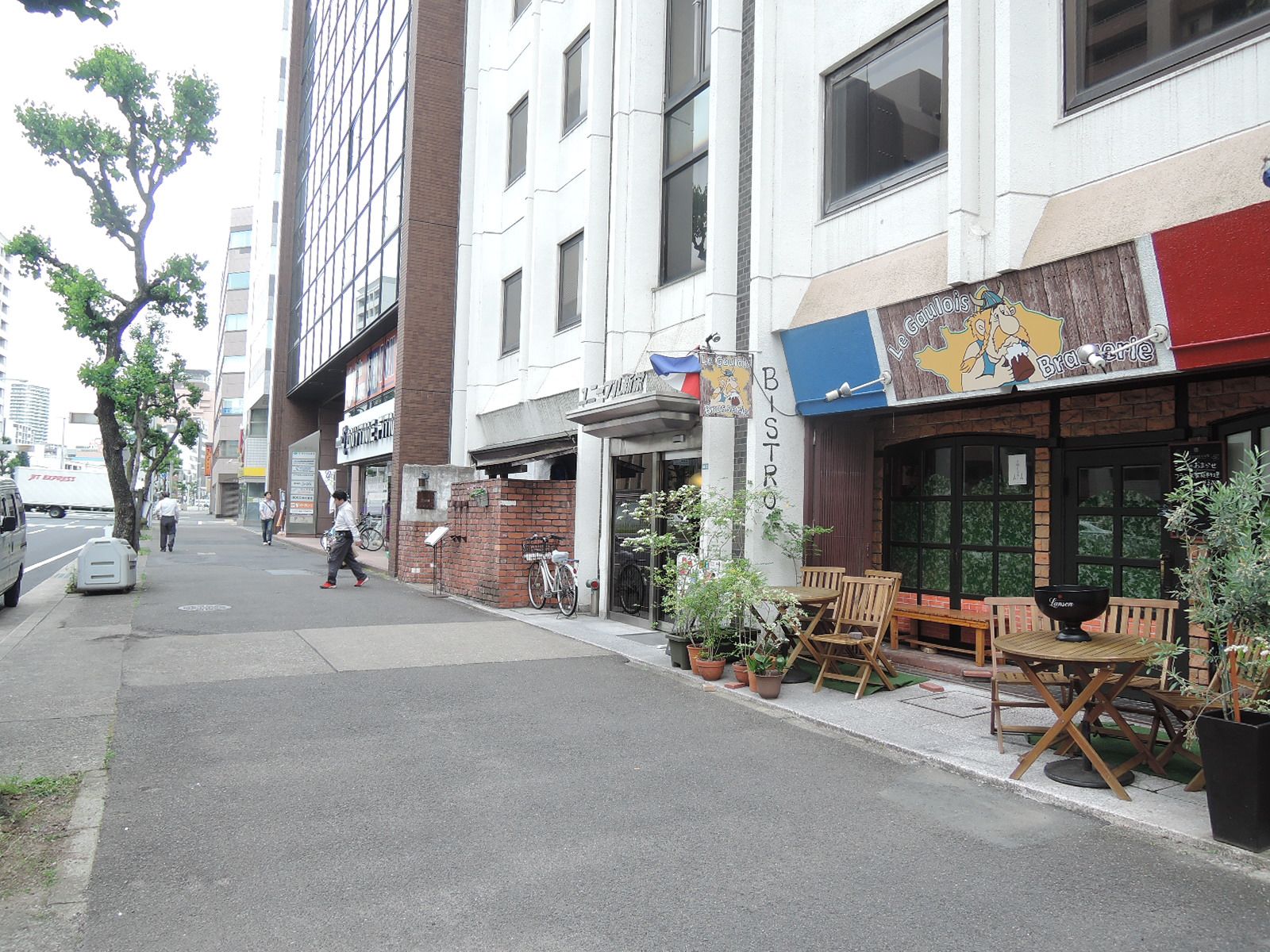 近隣には飲食店有り