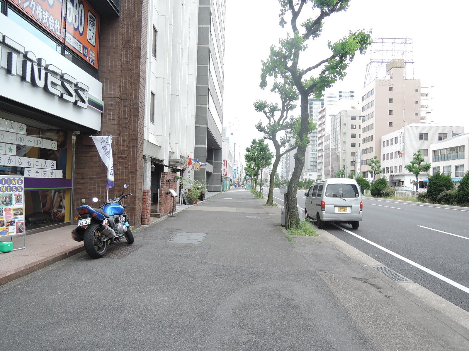 広々とした歩道