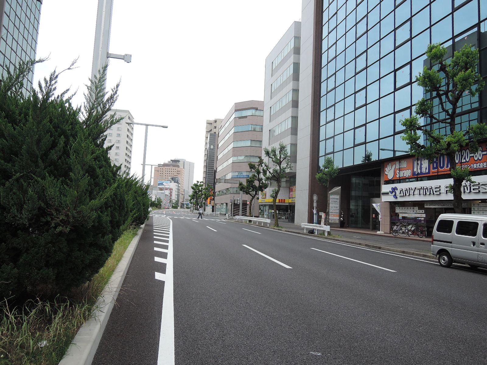 車道幅も広く開放感のあるオフィス環境