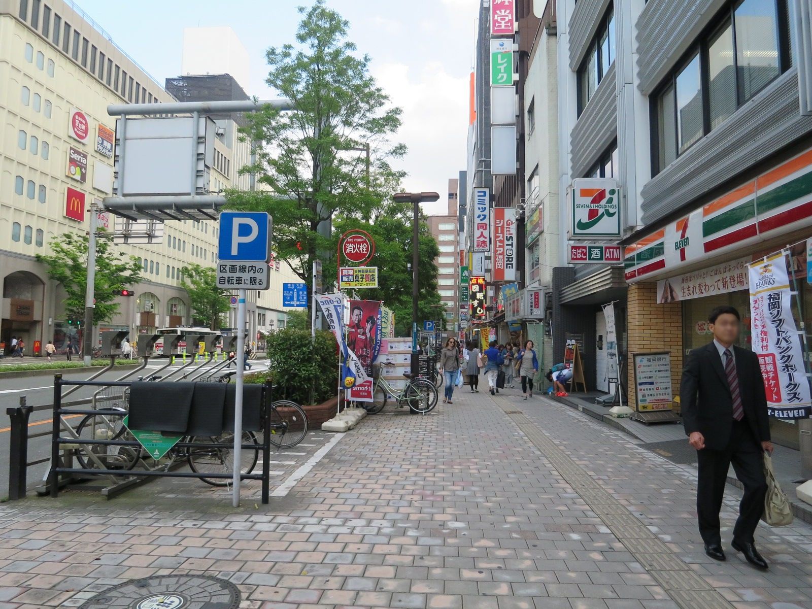 ビル隣はセブンイレブン