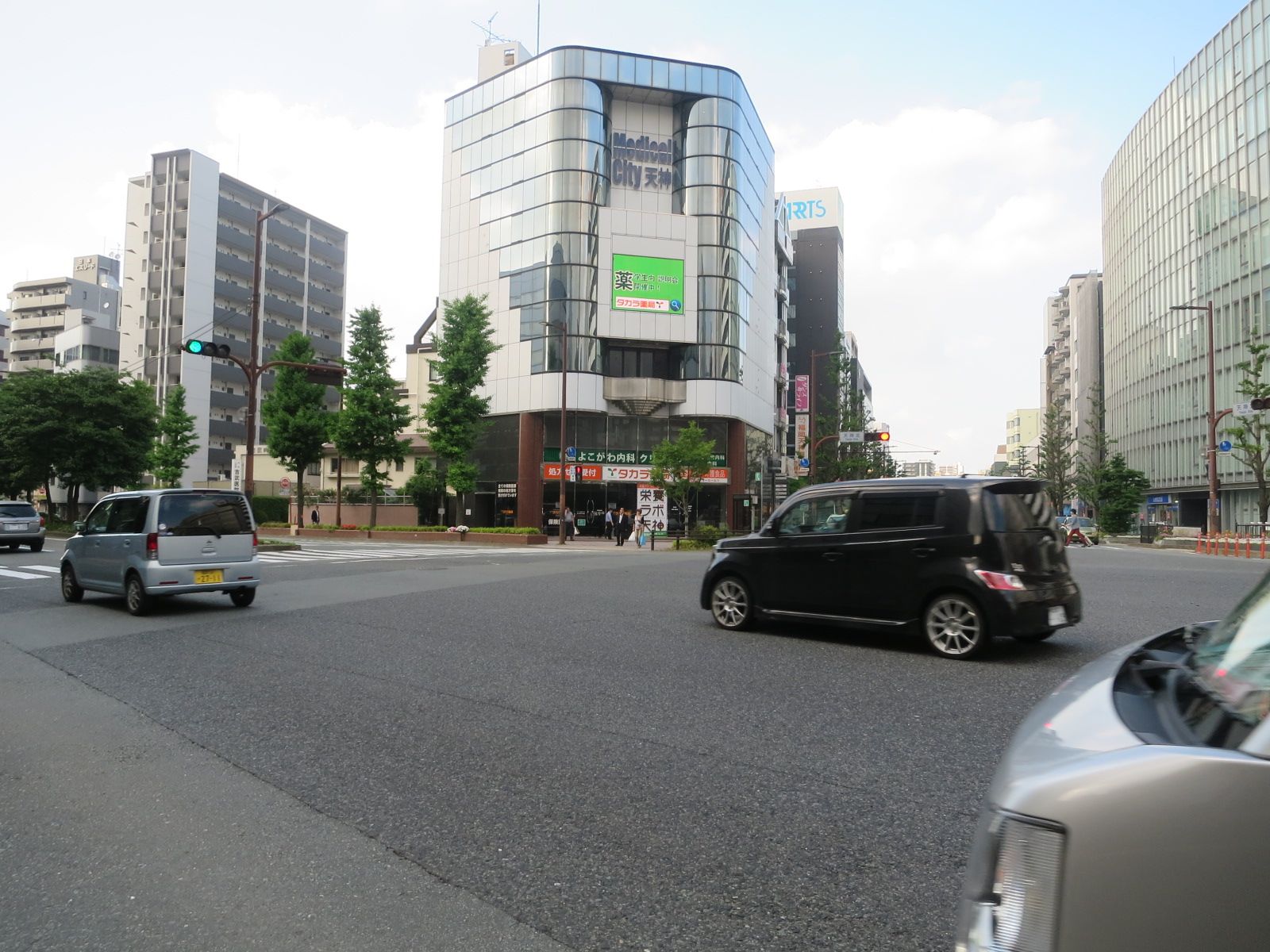 交通量の多い周辺環境