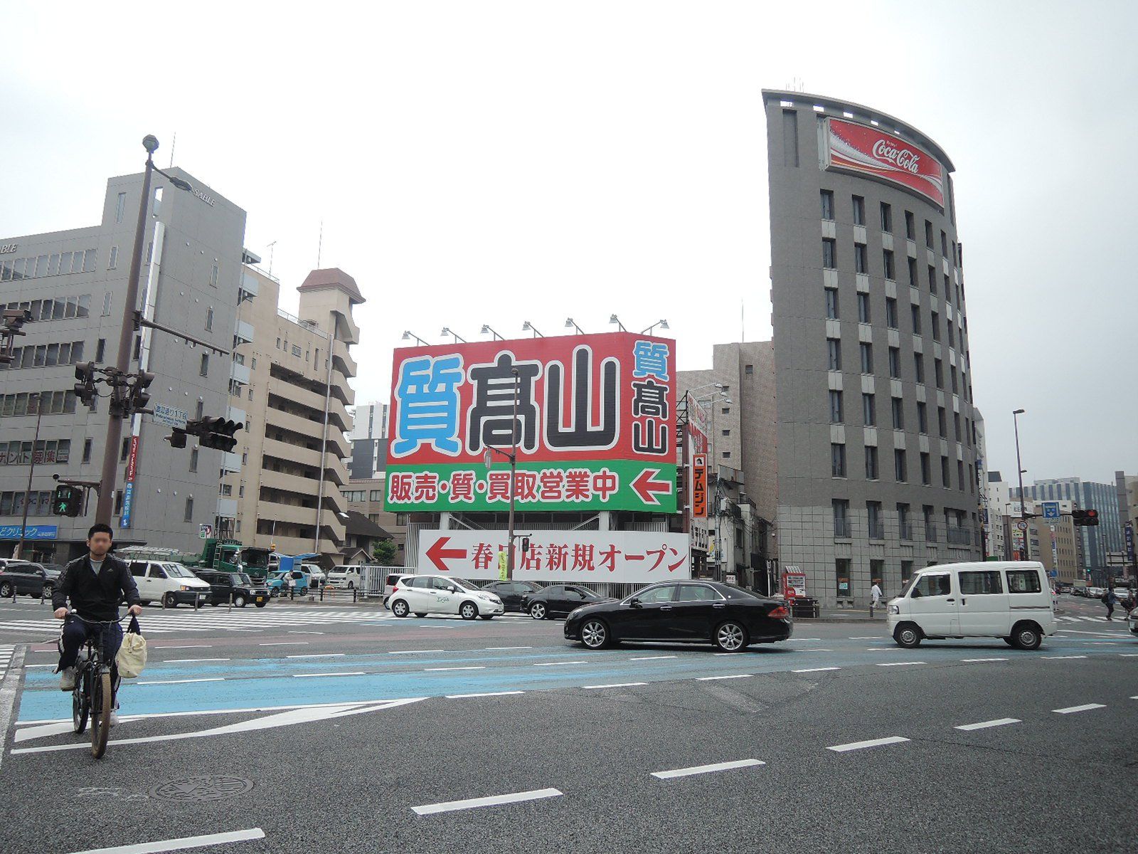 渡辺通り・住吉通り・日赤通りが交わる交差点