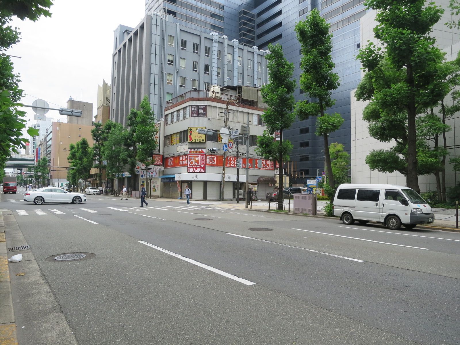 堺筋・安土町1交差点近く