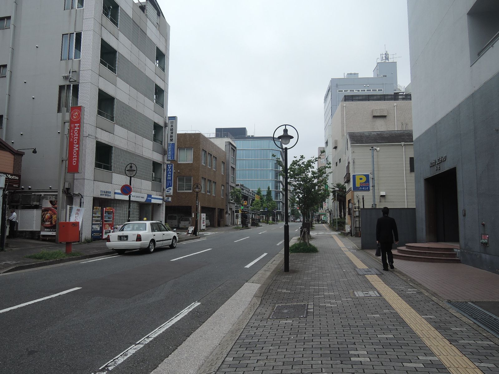ビル前の土居通り