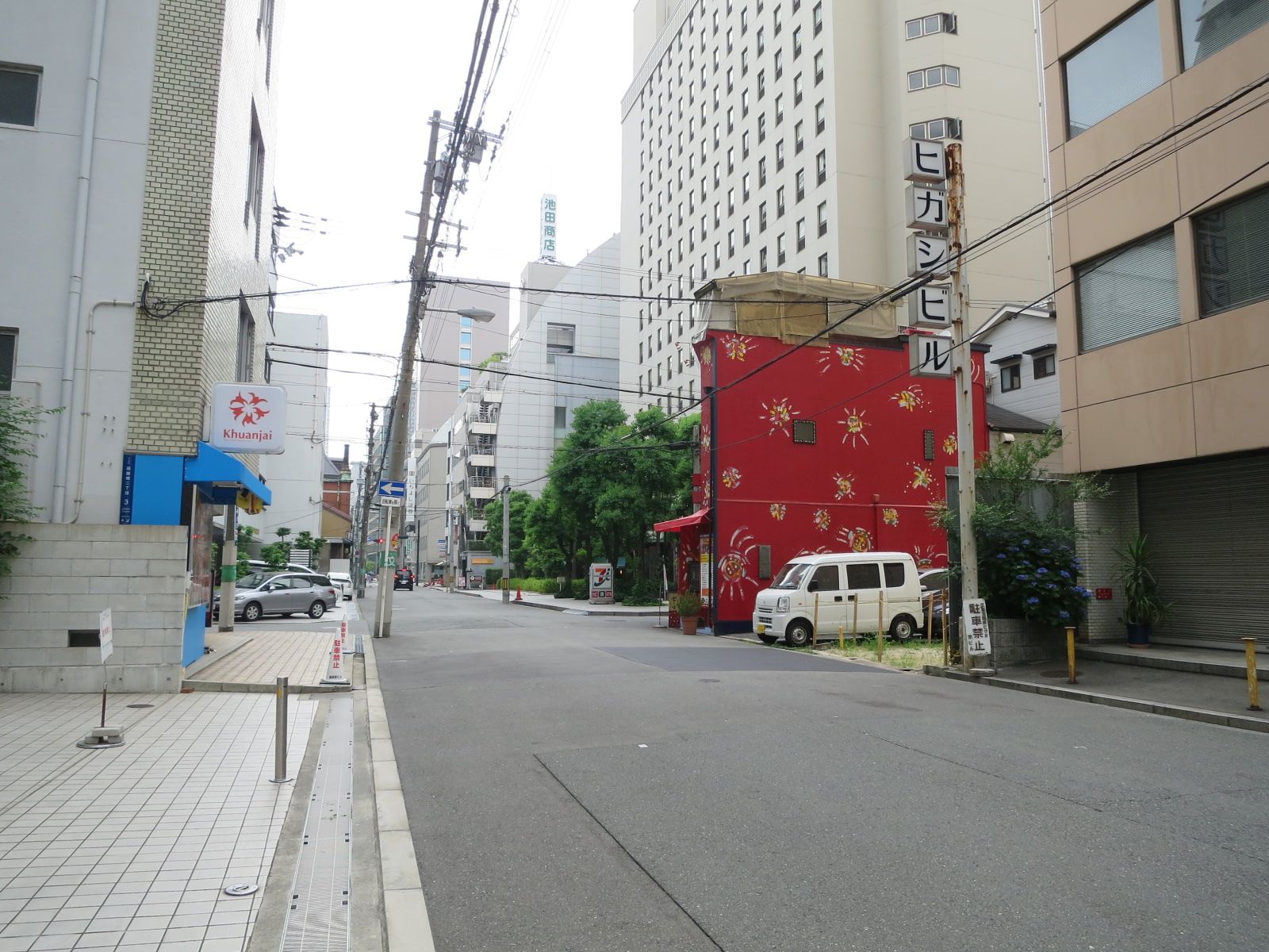 オフィス前の道