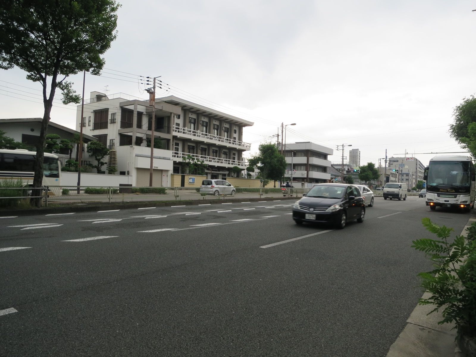 オフィスビル前面道路