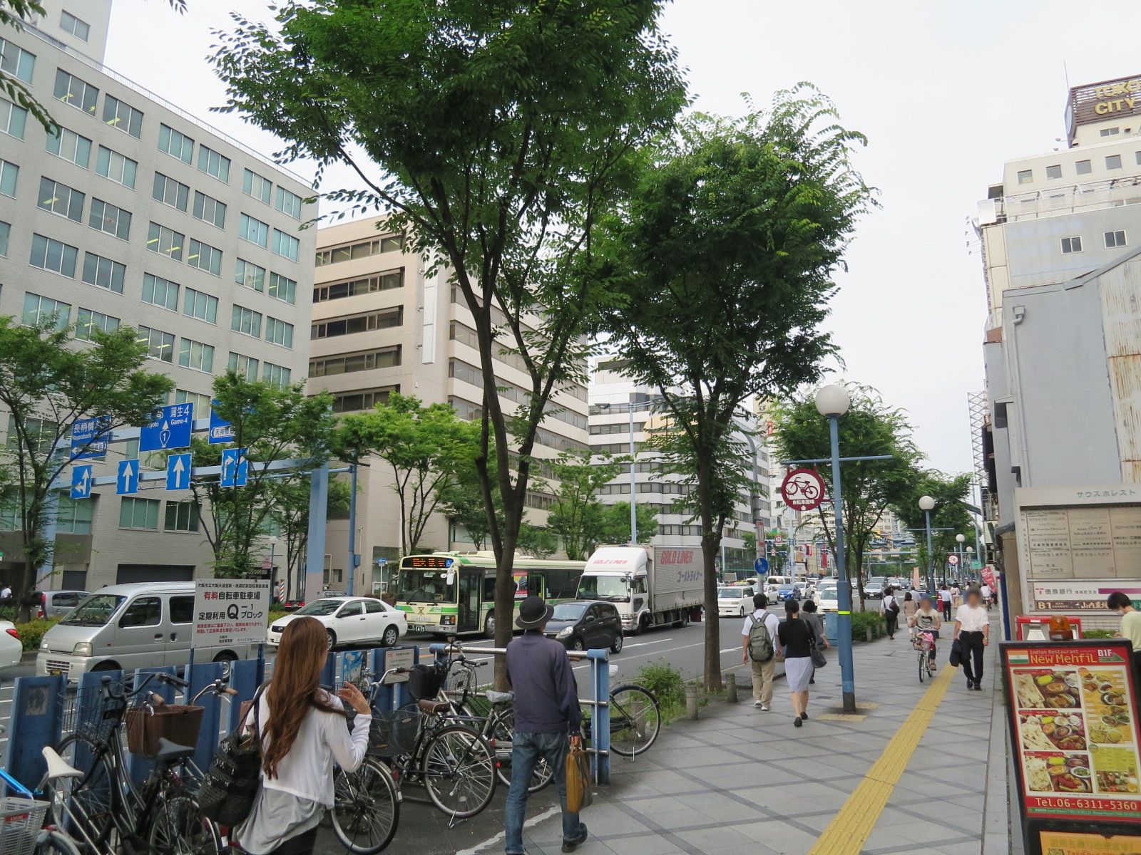 サウスホレスト前の京阪国道