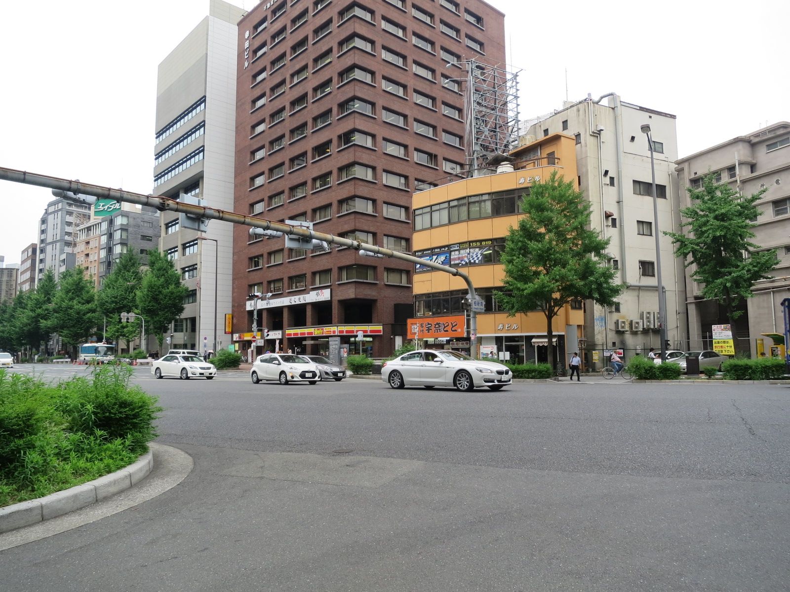 前面の御堂筋