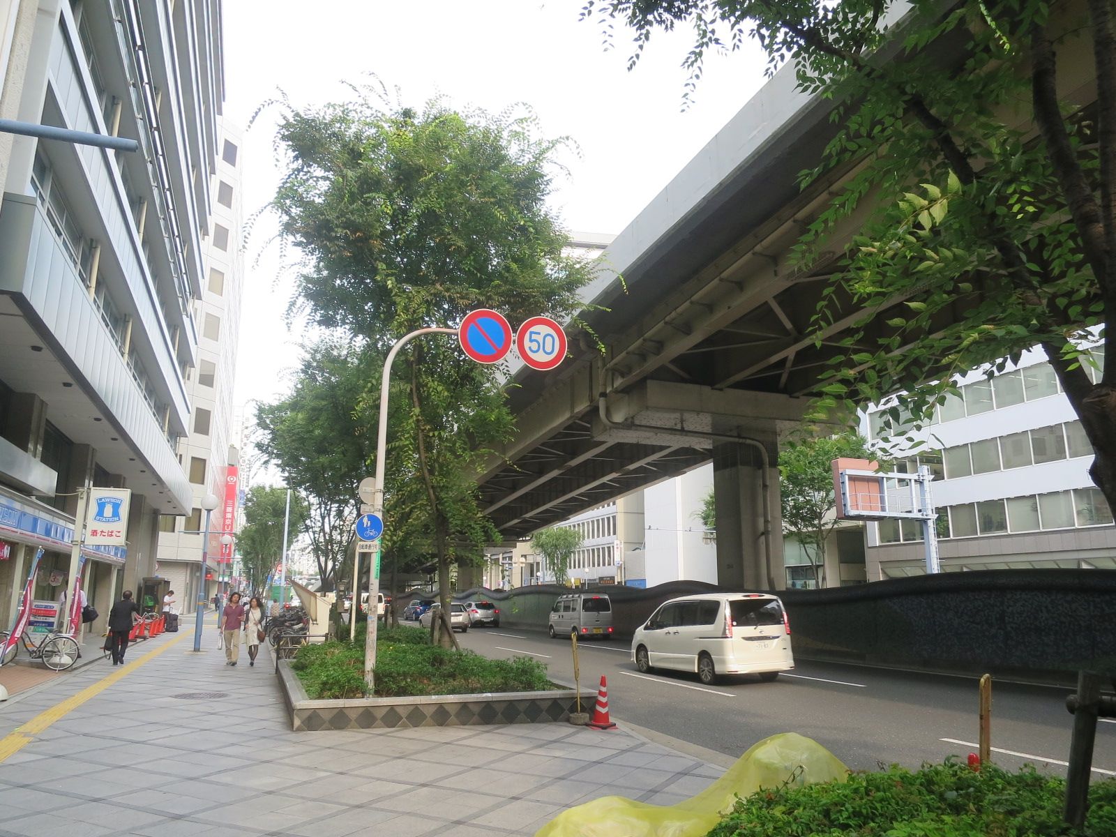 京阪国道に面する