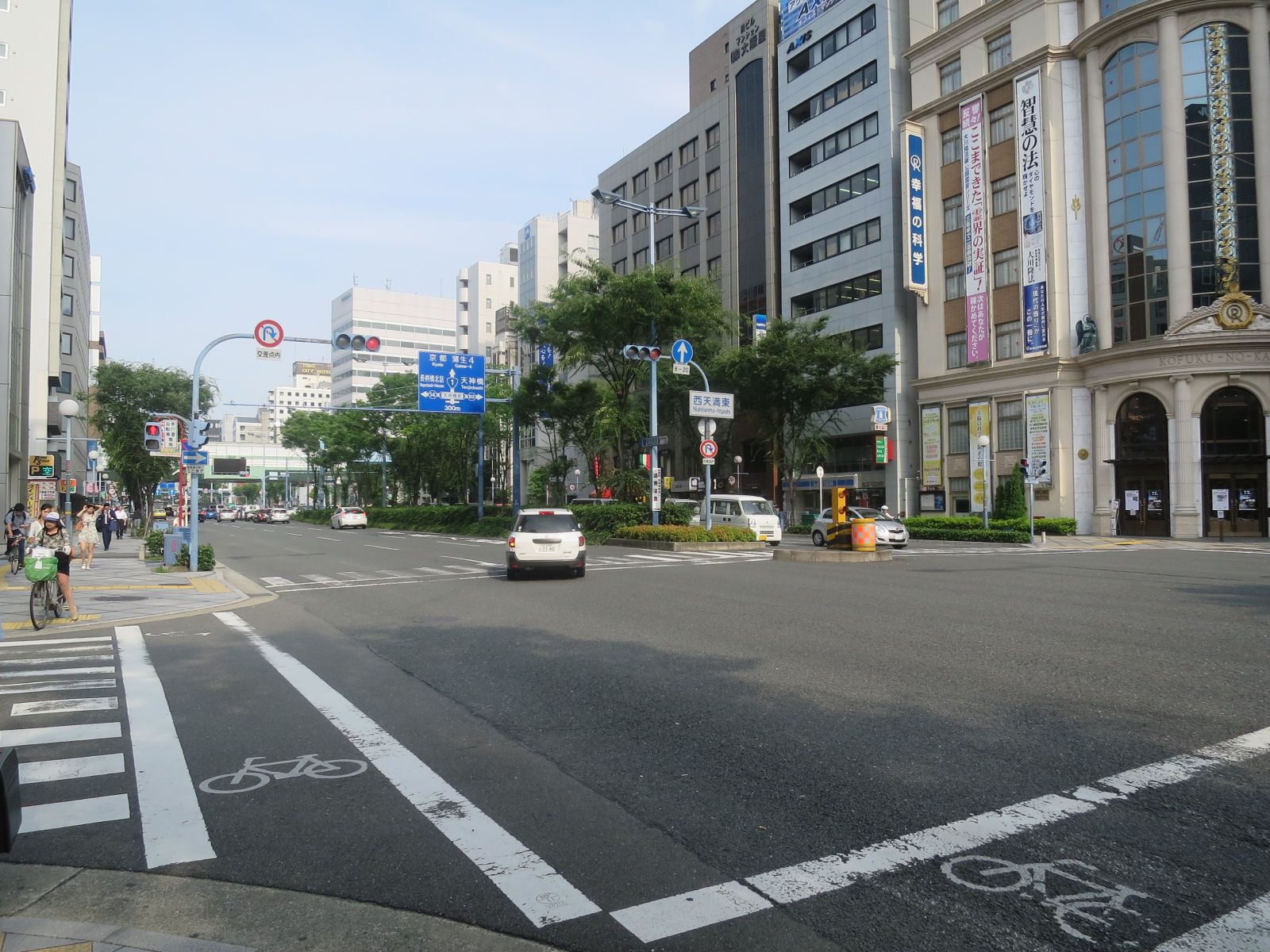 アールビル本館前面の京阪国道