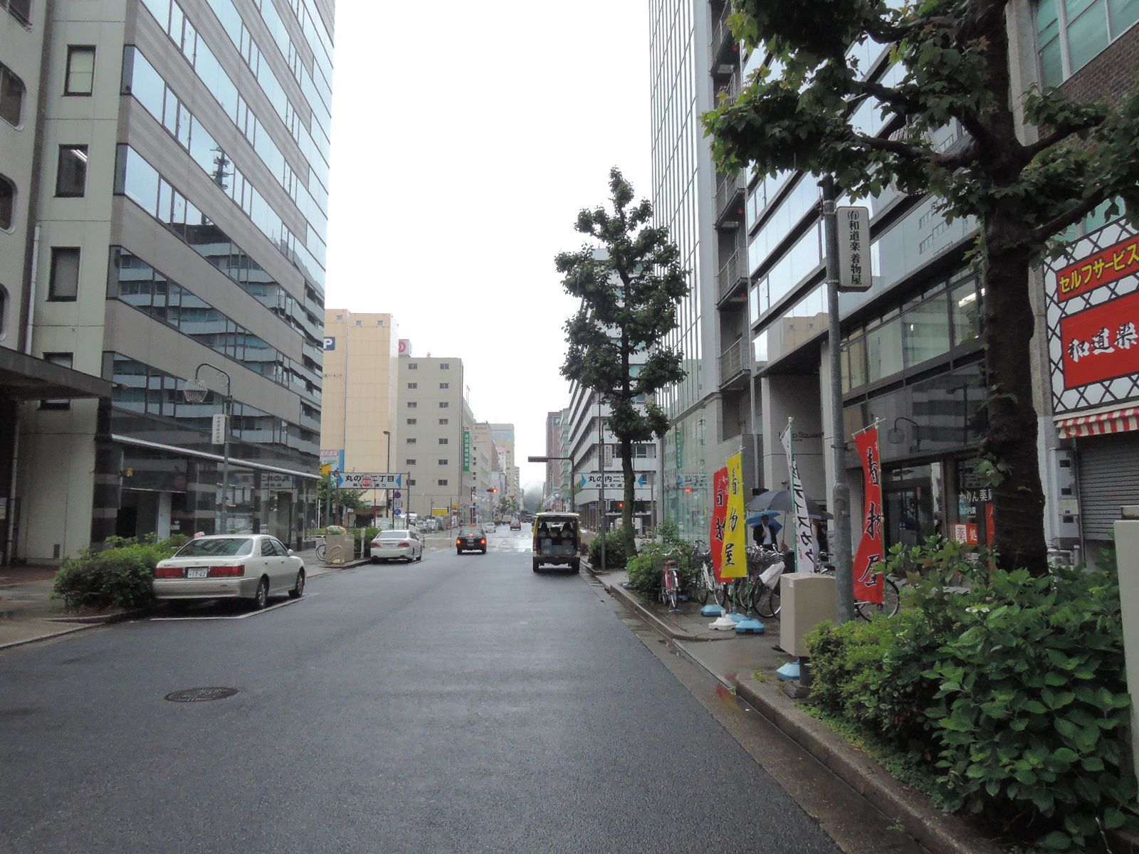 オフィス側面の閑静な雰囲気