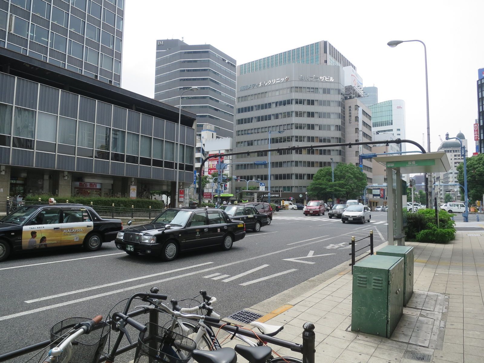 前面の道路