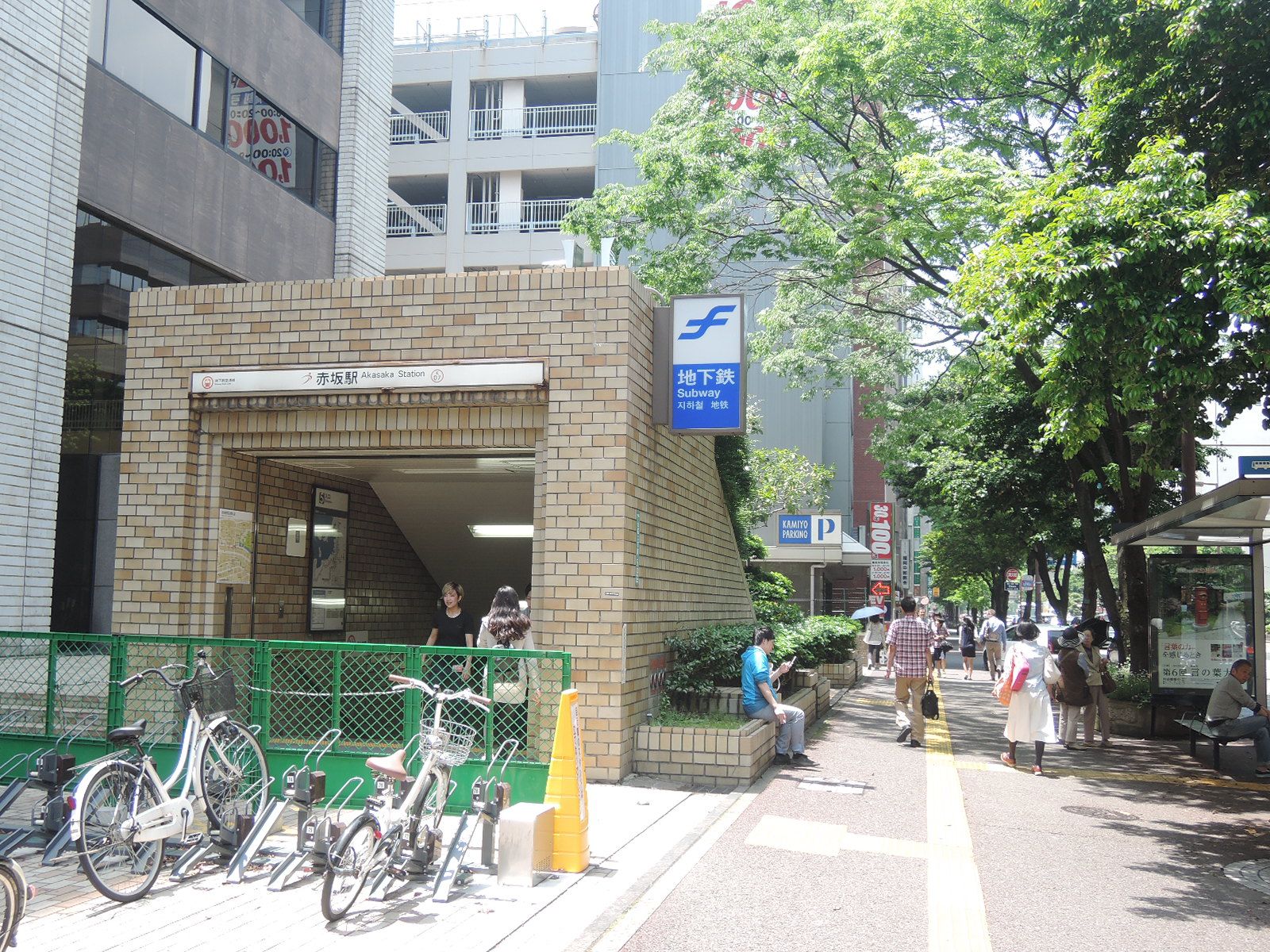 最寄駅は地下鉄空港線・赤坂駅。