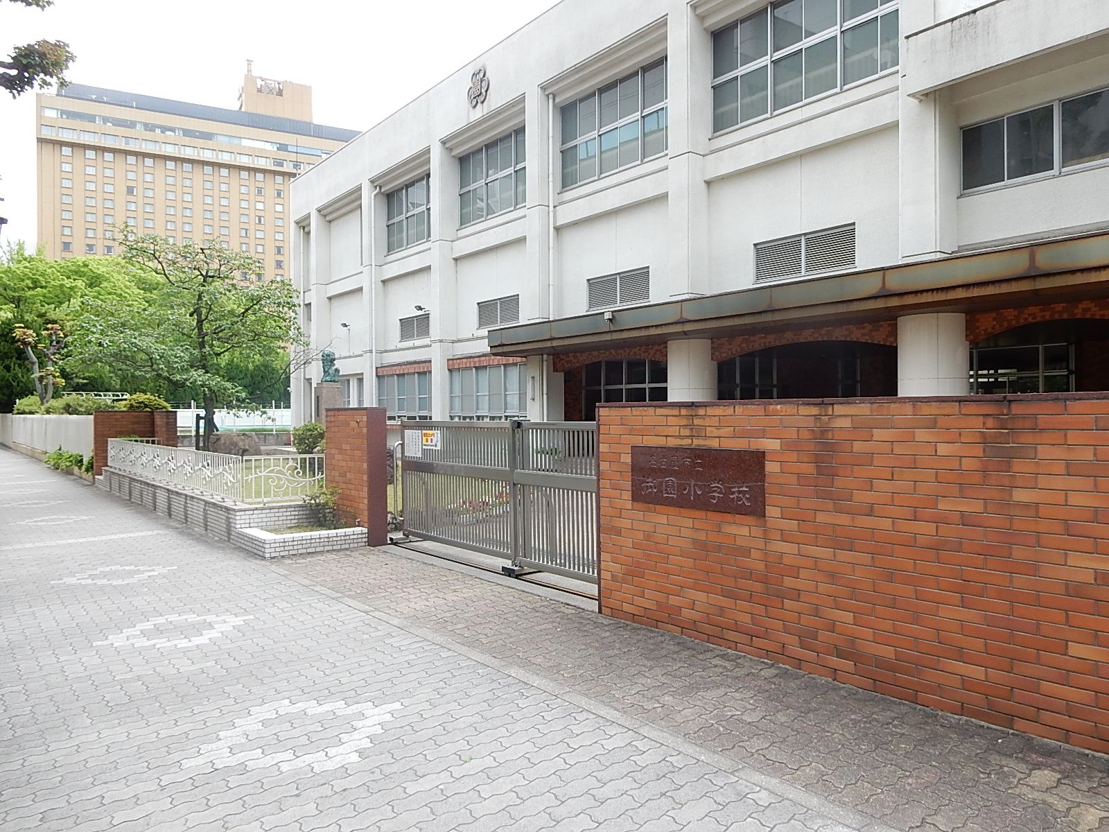 周辺施設：小学校