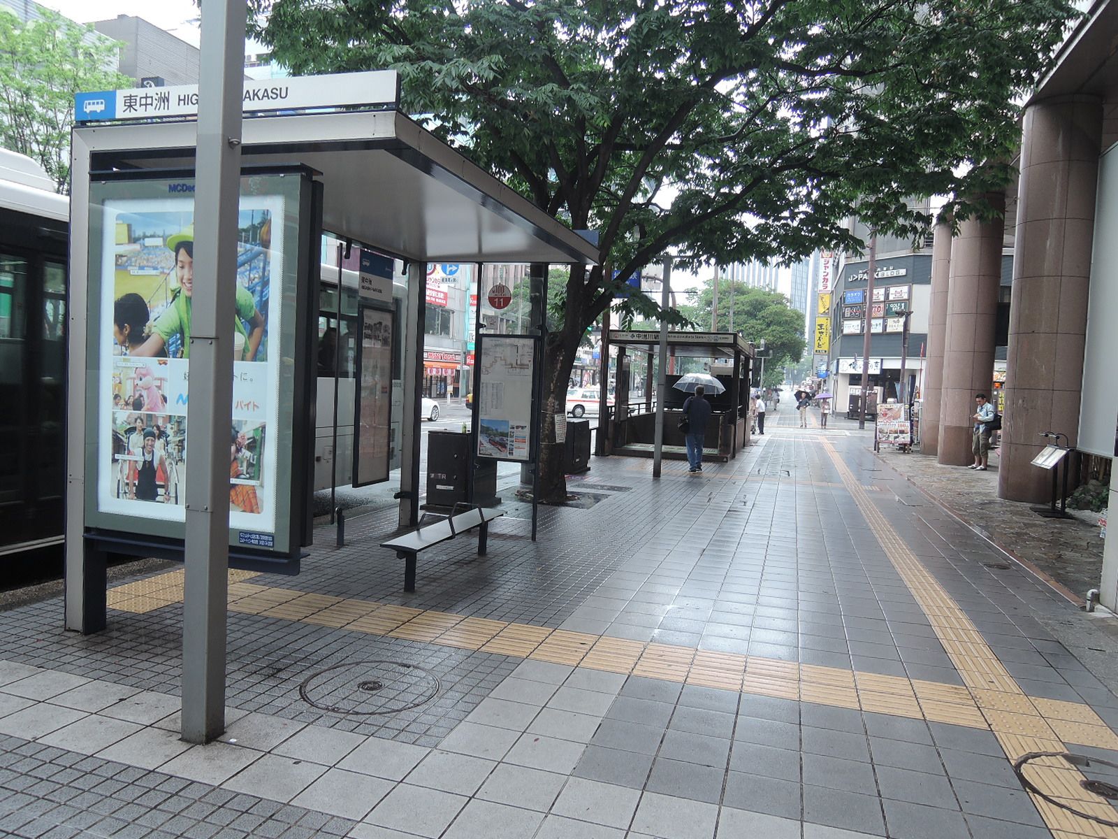 明治通り沿い、東中洲バス停