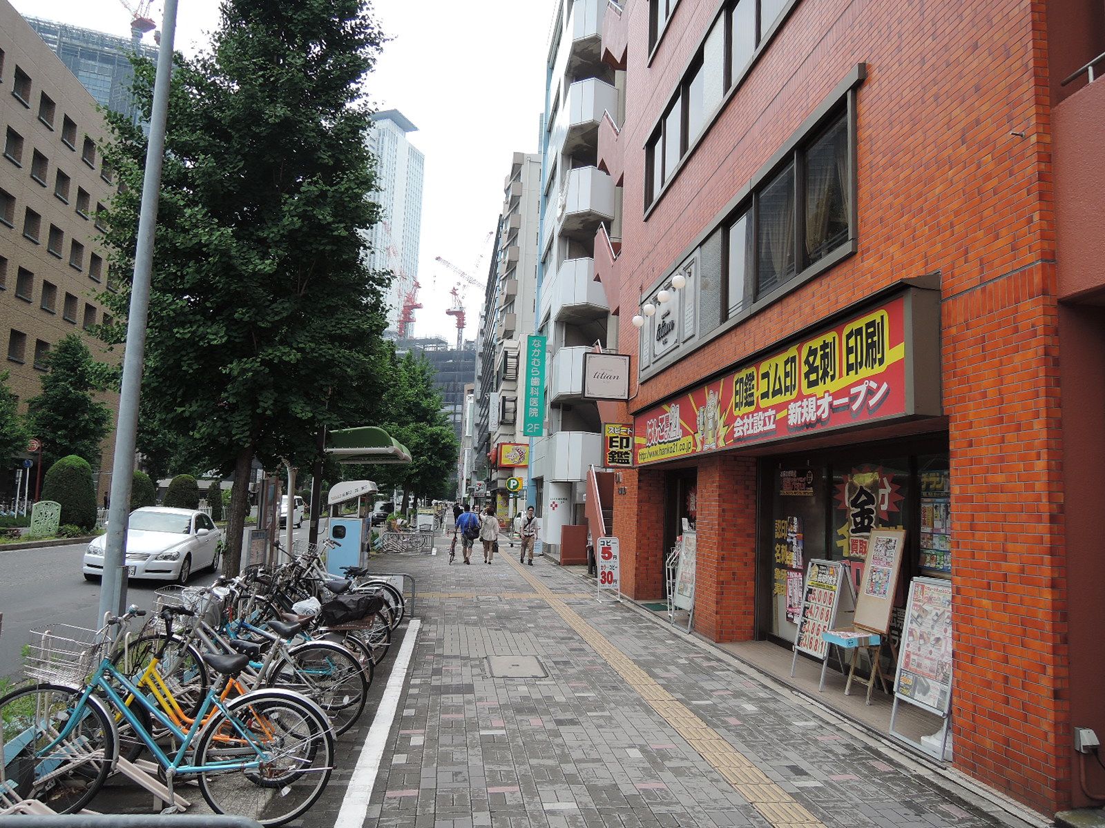 オフィス前の歩道様子
