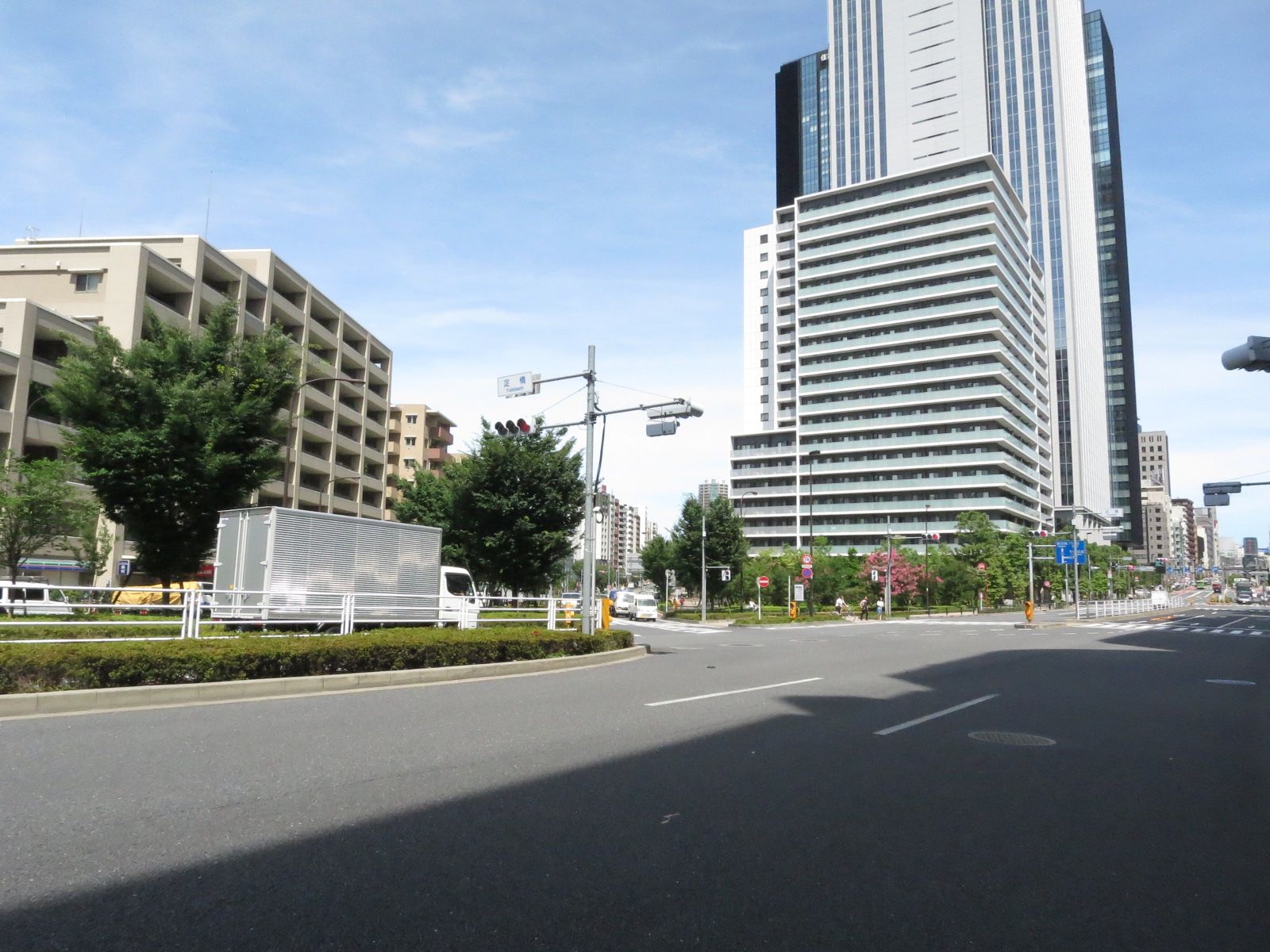 青梅街道沿いの立地