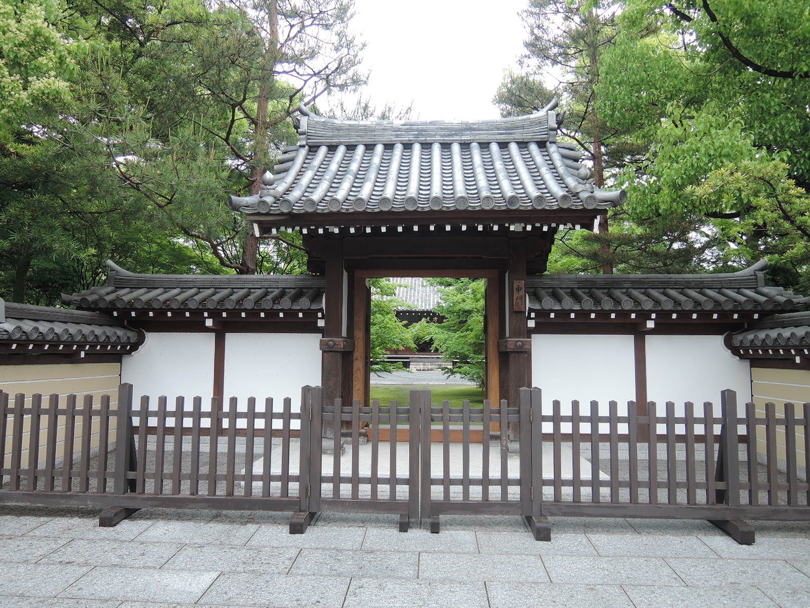 近くには龍宮寺
