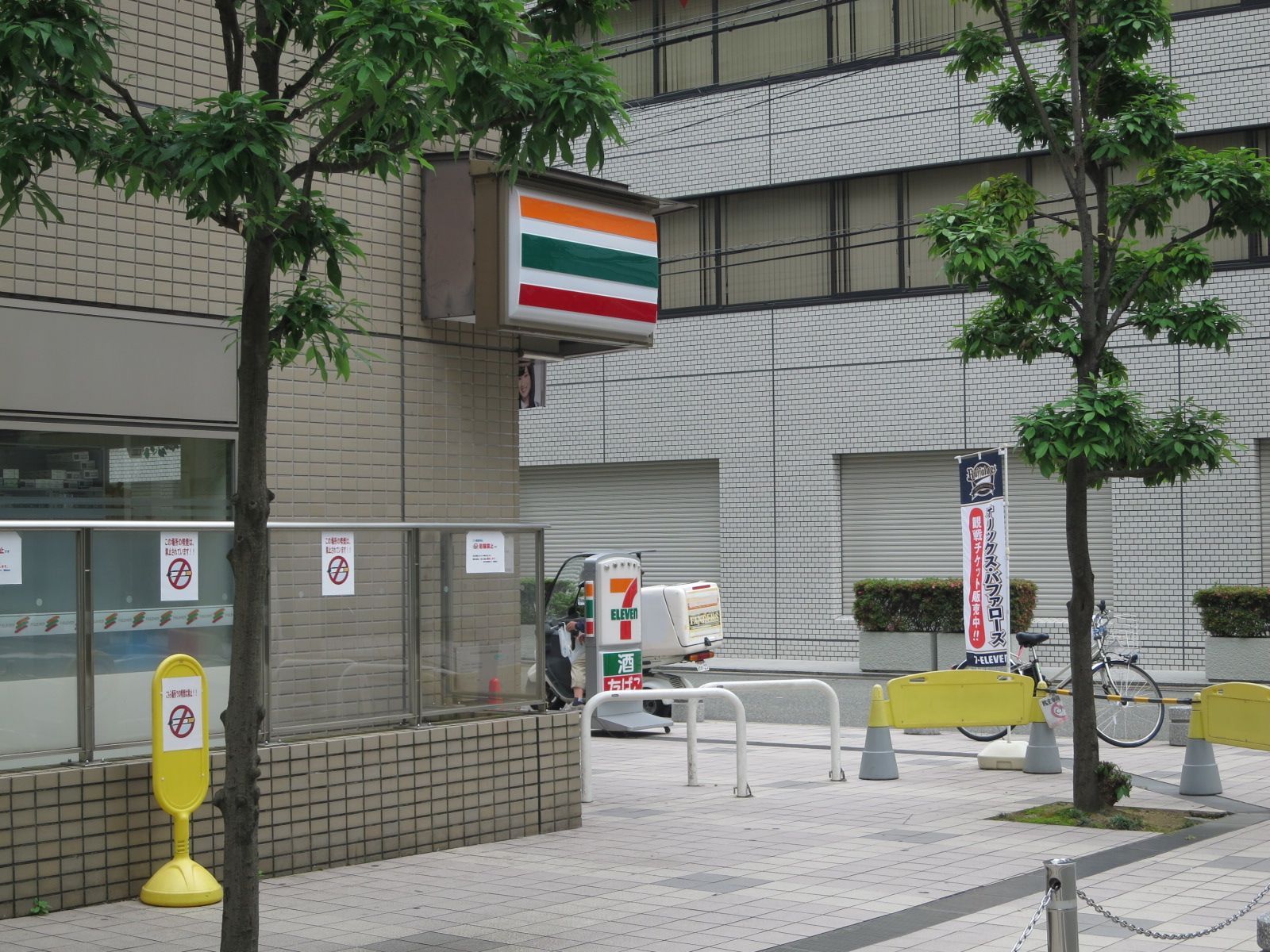 斜め向かいの区画にコンビニ