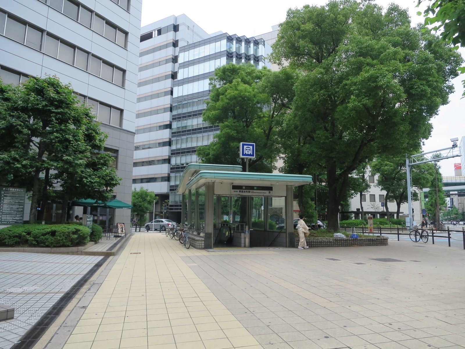 最寄りの「堺筋本町駅」