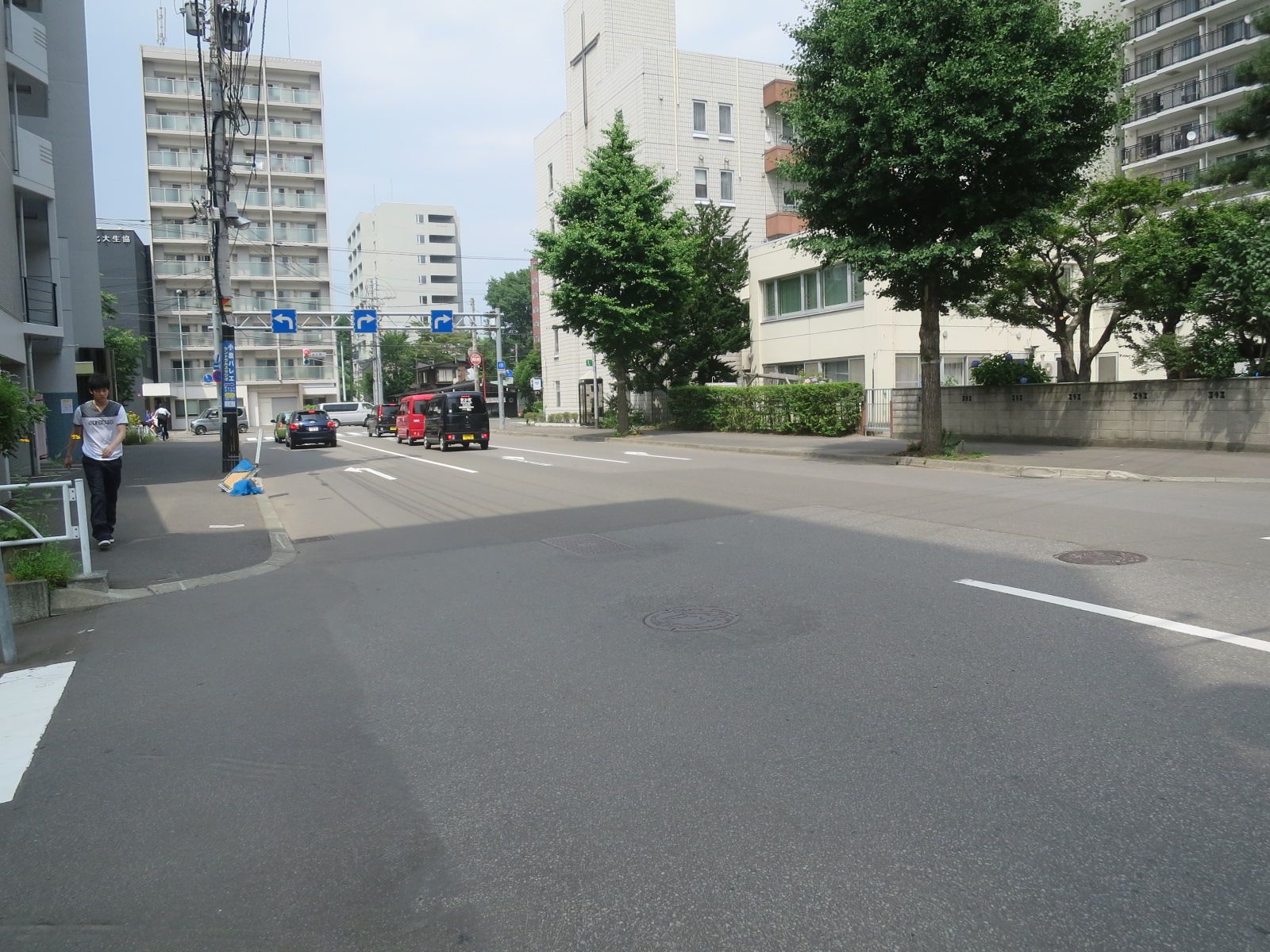 リッチ77ビル前面の通り