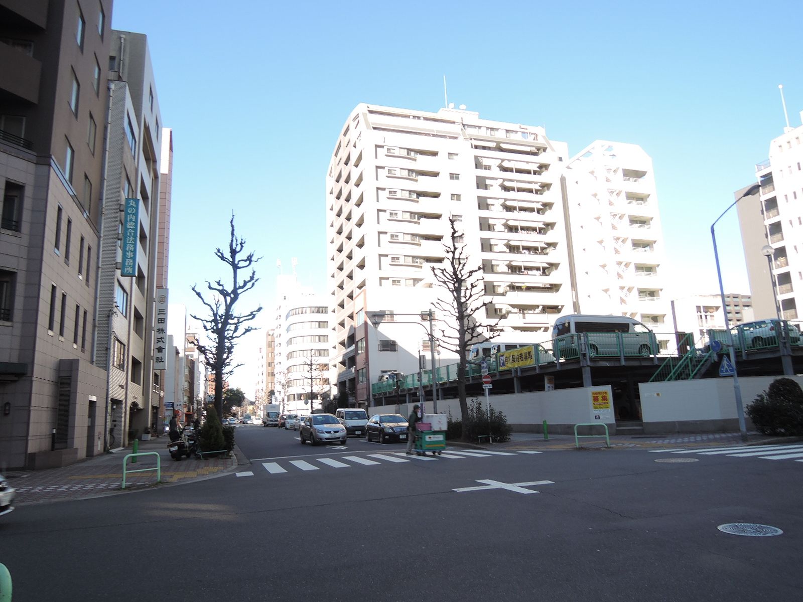 丸の内アネクスビル前面の長島町通