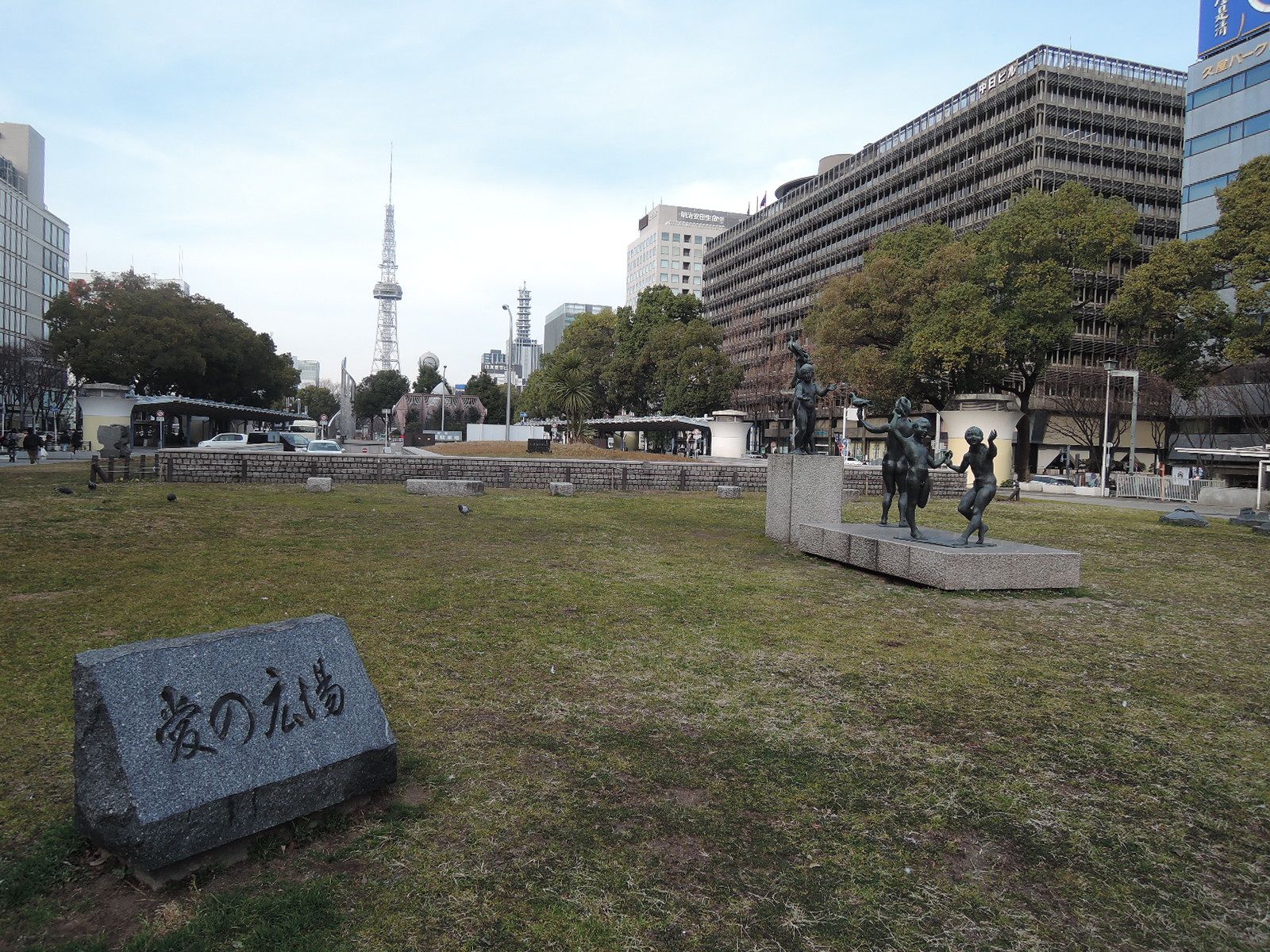 駅前は緑豊かな雰囲気