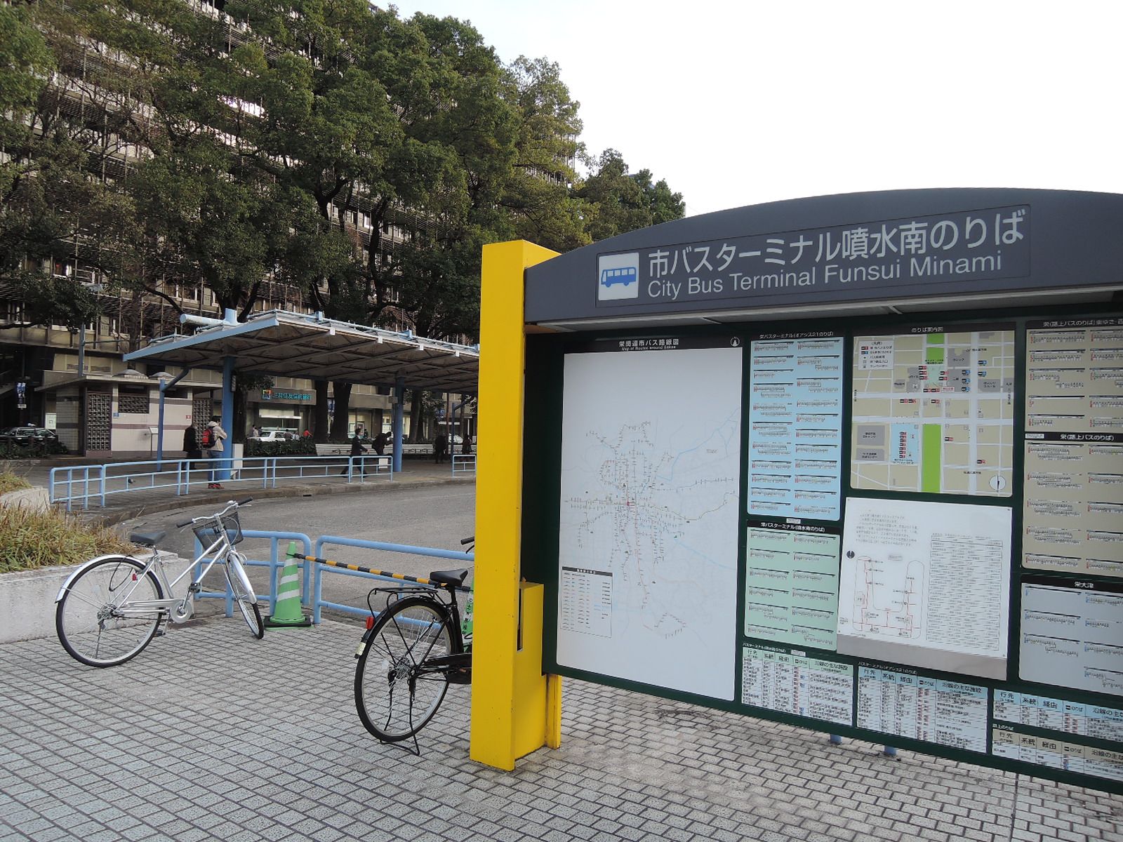 付近の市バスターミナル噴水南乗り場