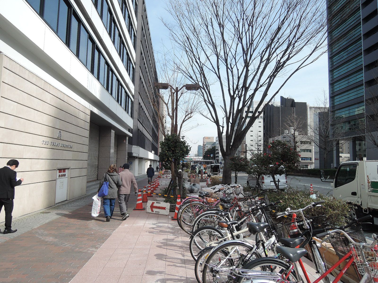 名古屋パナソニックビル前面の桜通