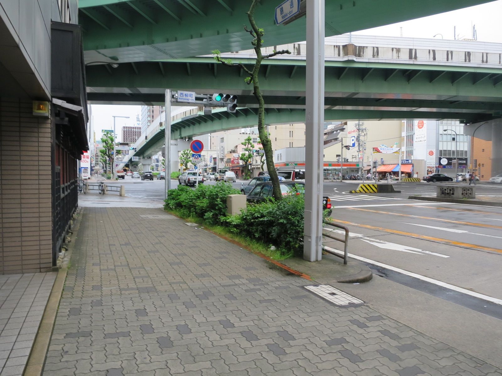 物件周辺の錦通り