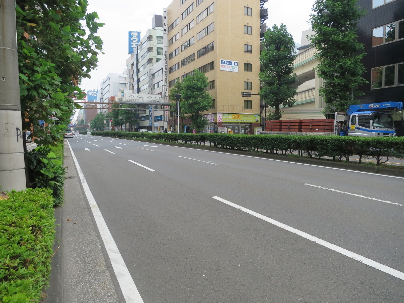 オフィスビル沿いの環状1号線