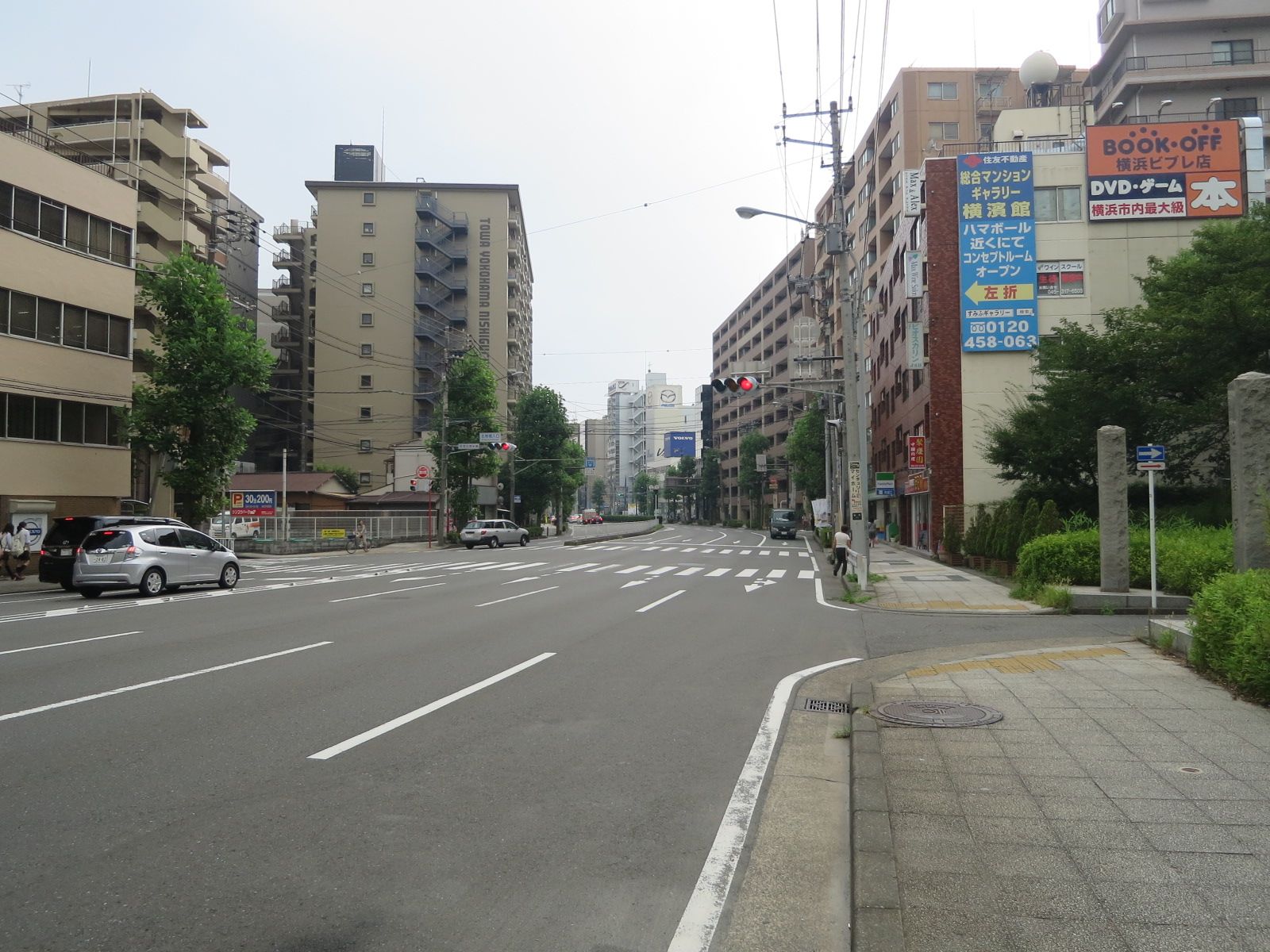 オフィスビル前面の環状1号線