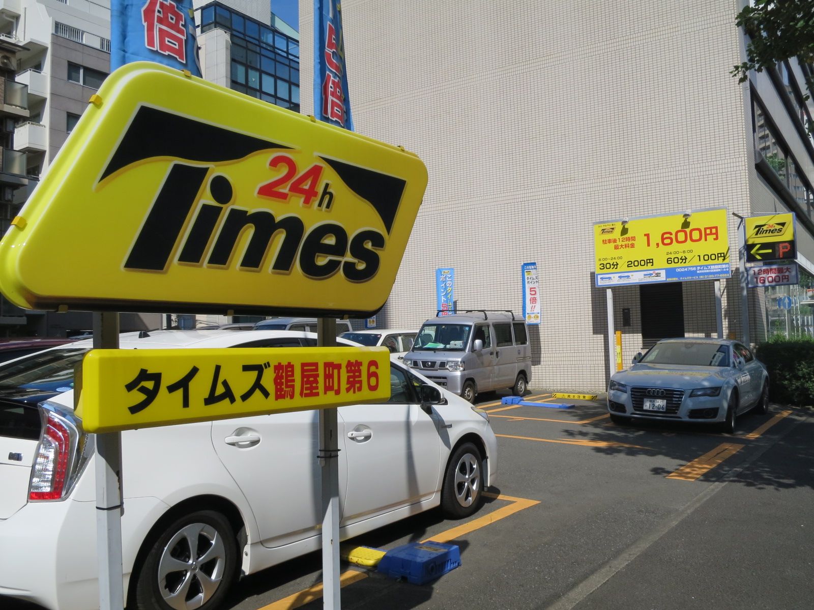 ビル横のコインパーキング