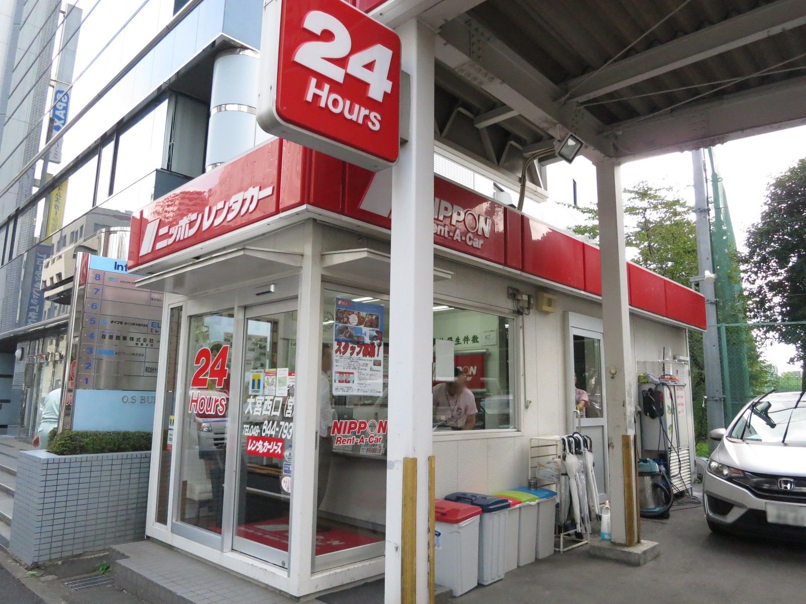 レンタカー営業所まで徒歩1分