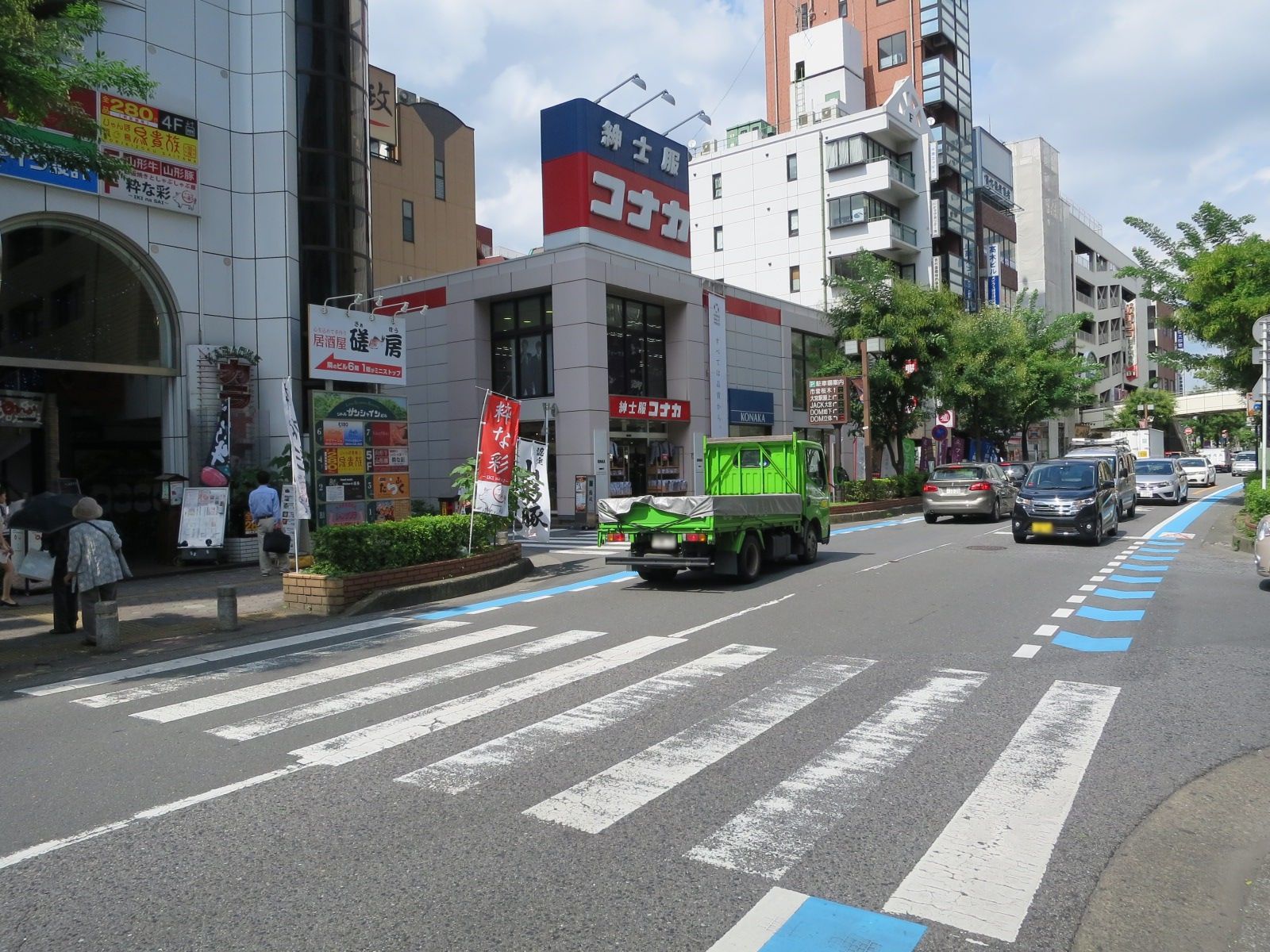 オフィスビル前面道路