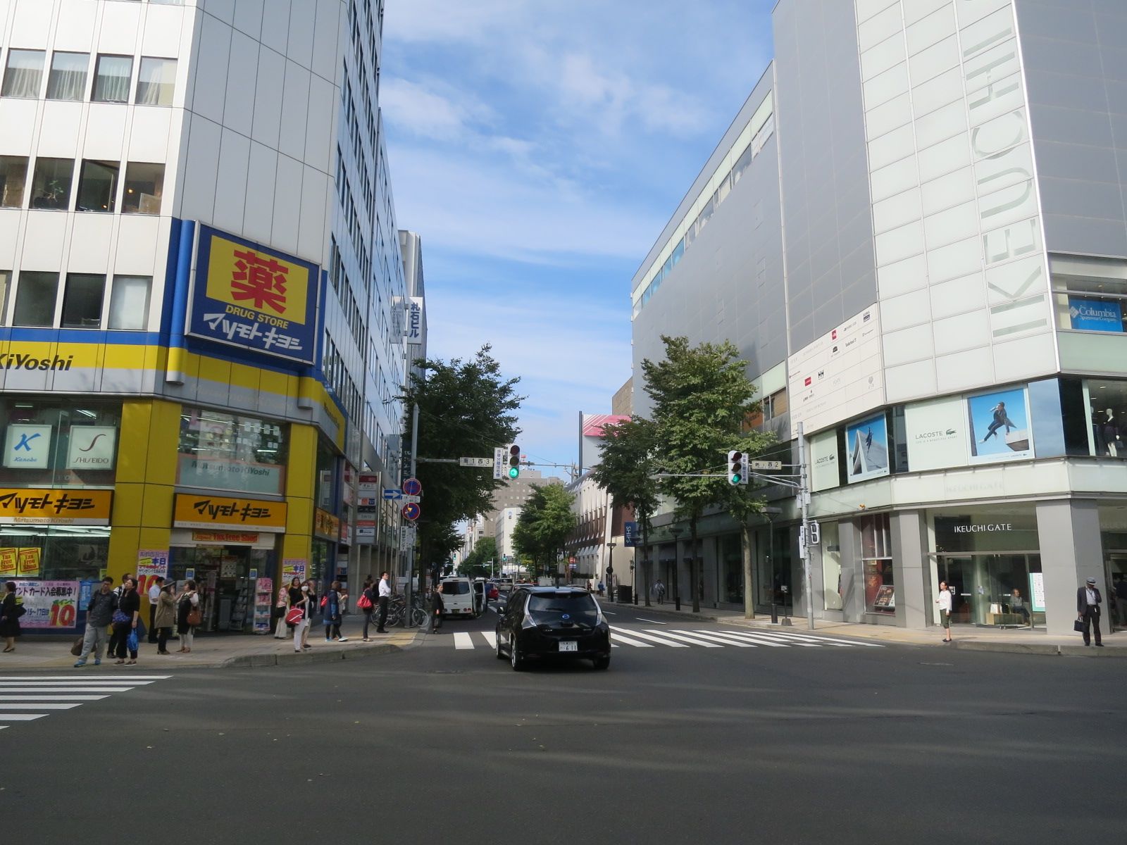 丸一ビルヂング前面の通り