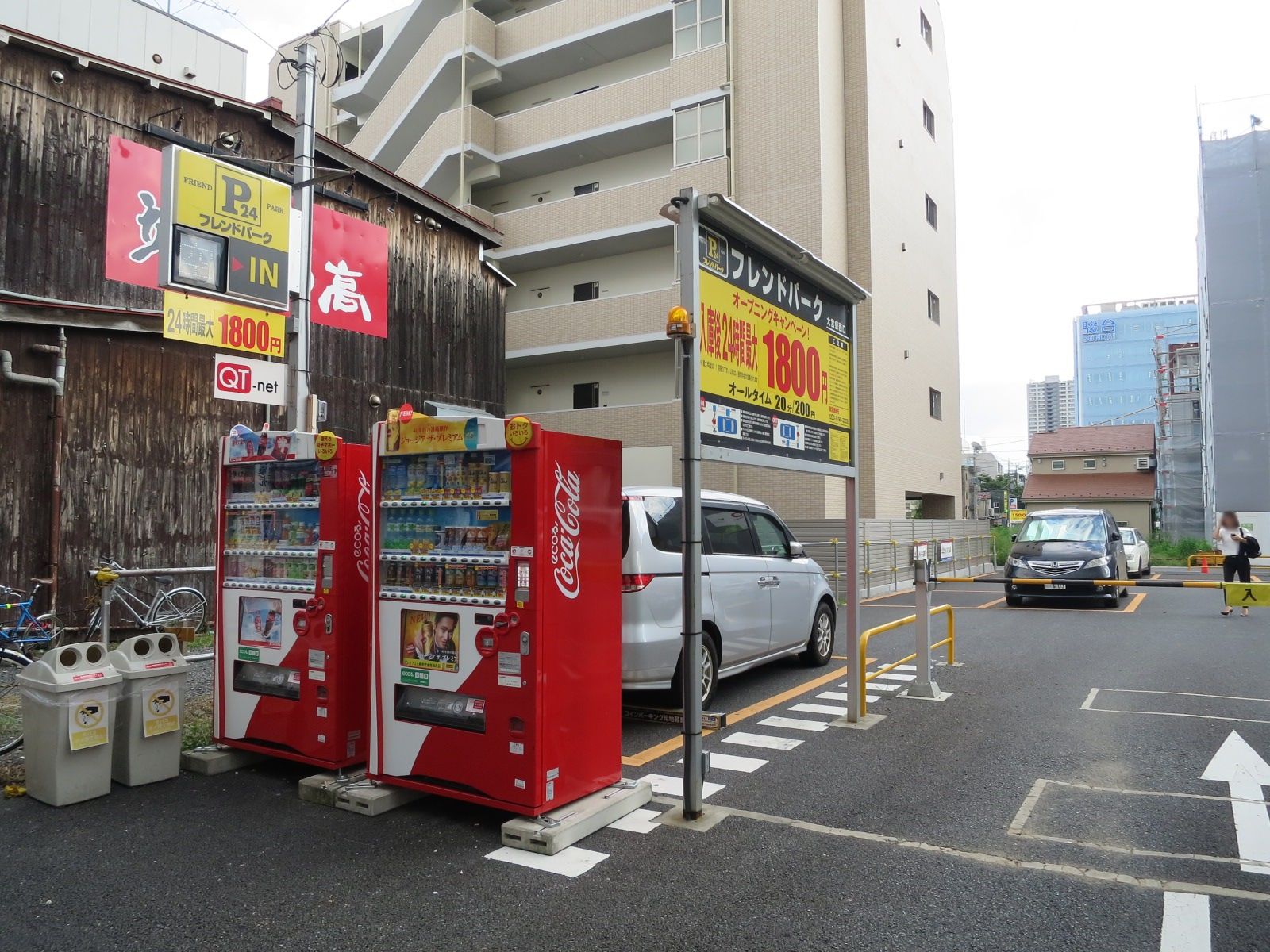 向かいにあるコインパーキング