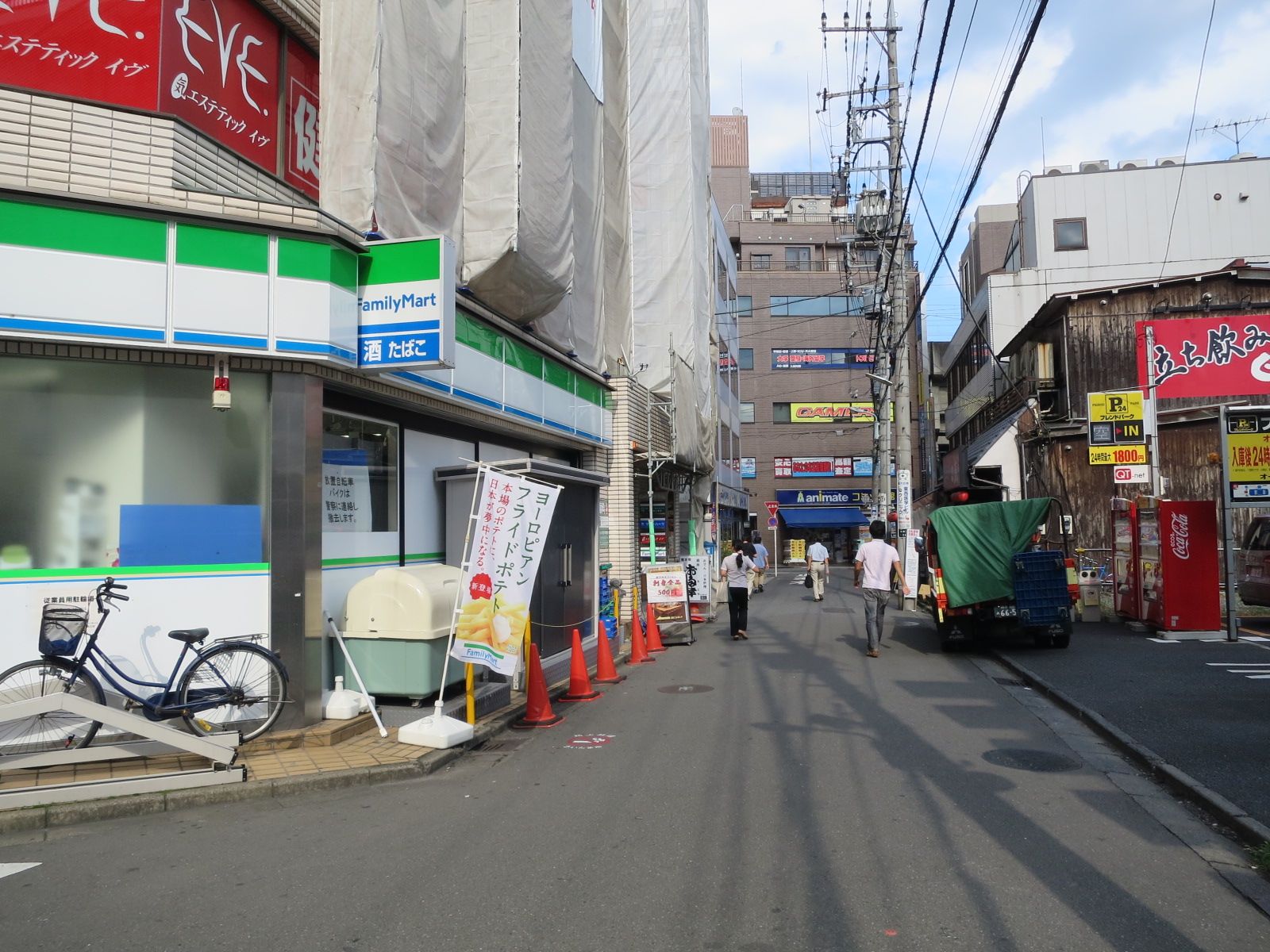 オフィスビル前面道路