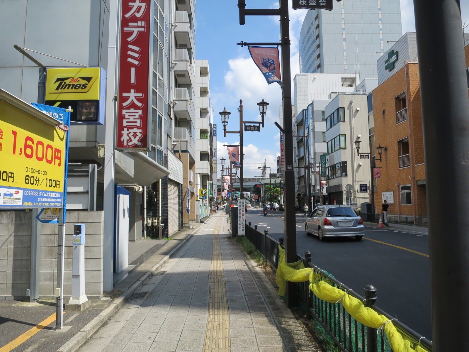 オフィスビル前面道路