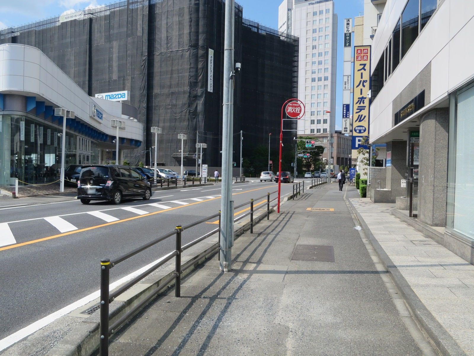 オフィスビル前面道路