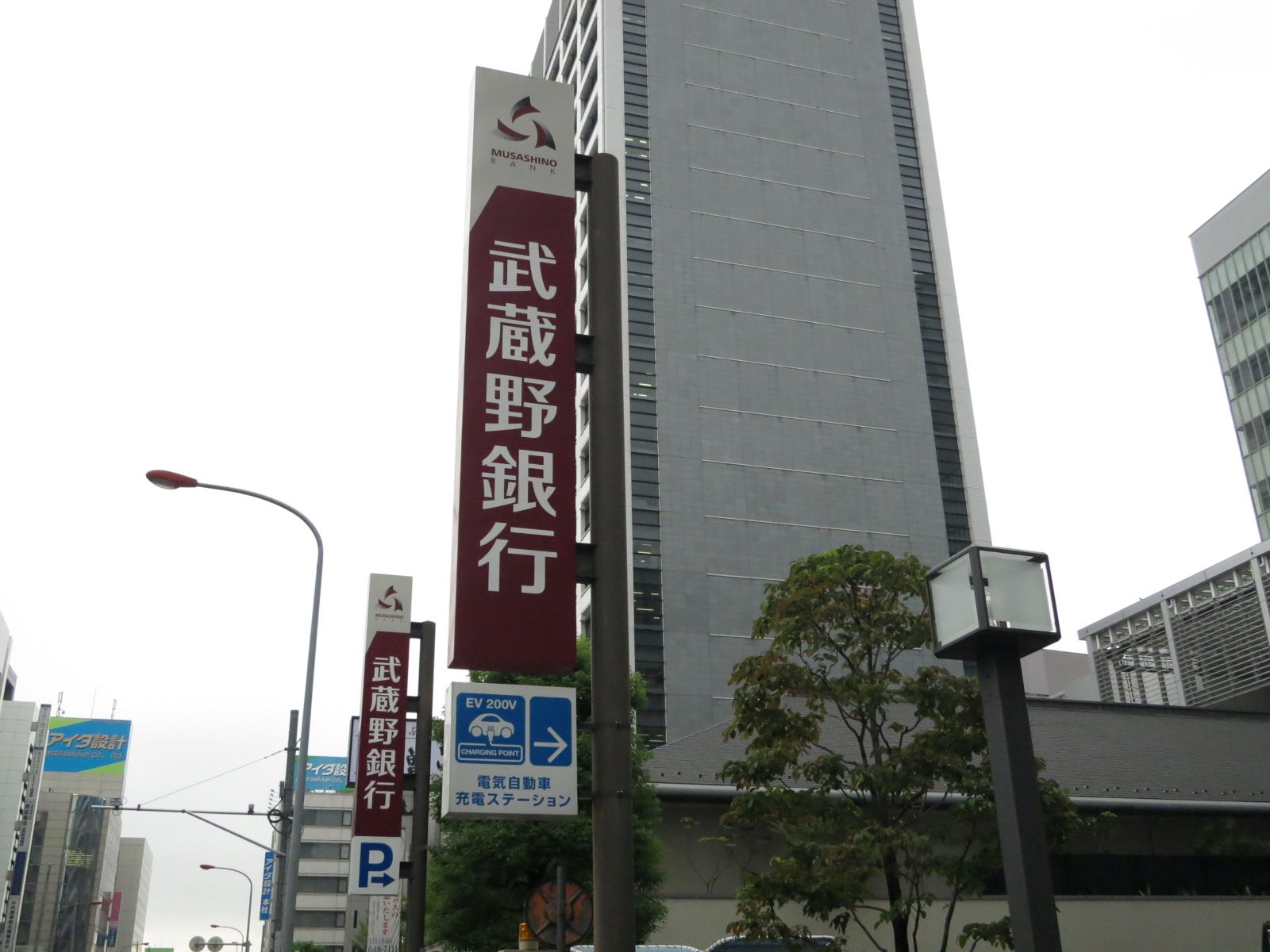 徒歩1分の武蔵野銀行 本店
