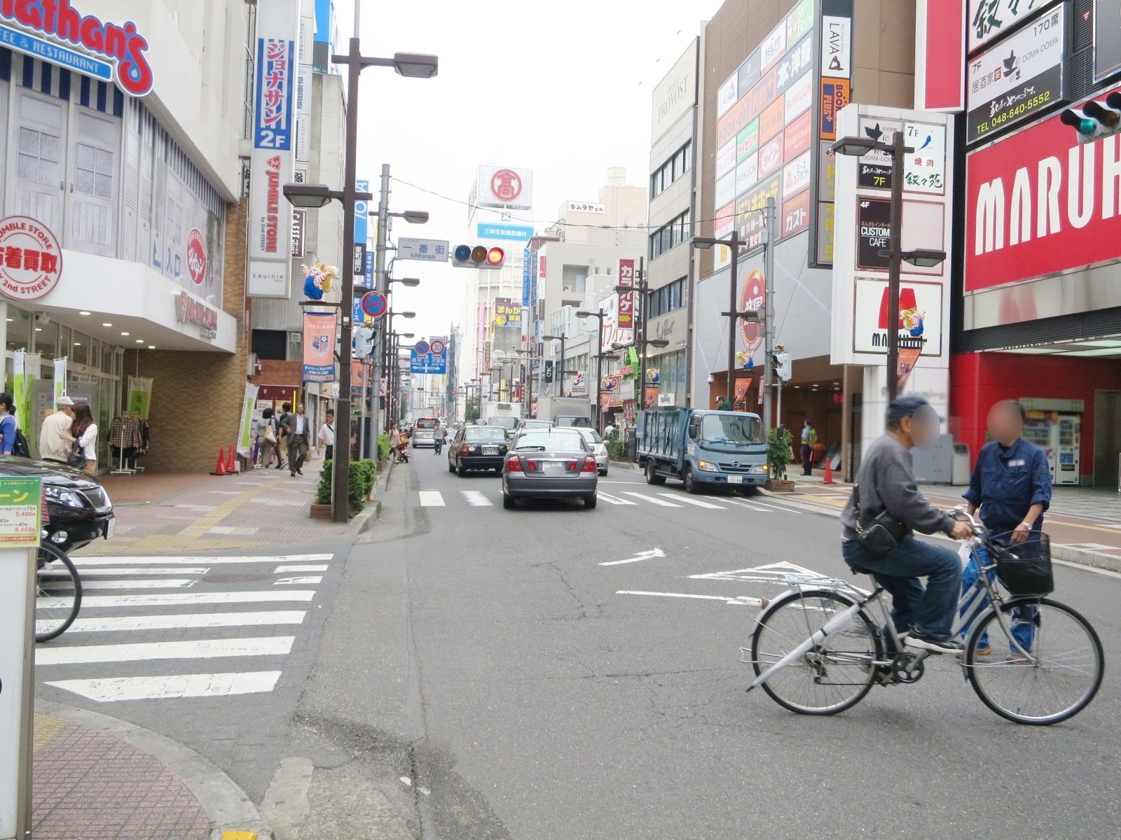オフィス前面の一番街交差点