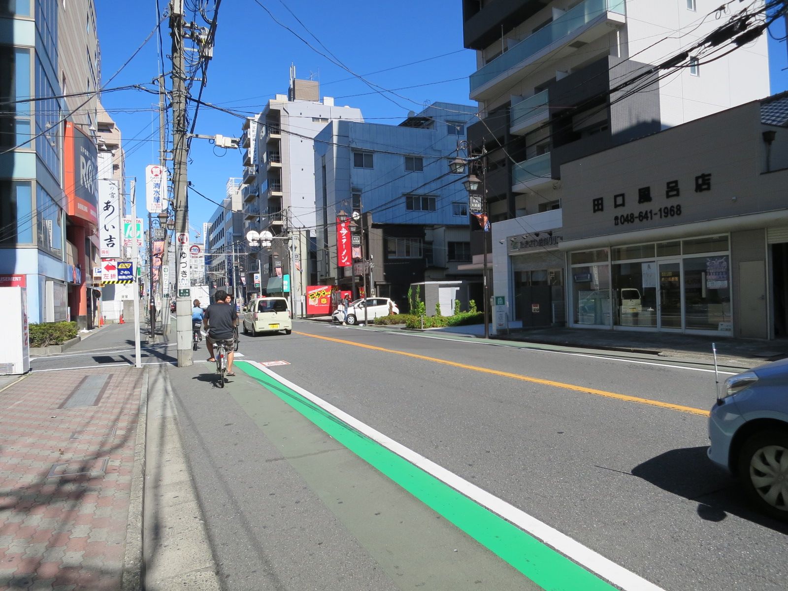 オフィスビル前面道路