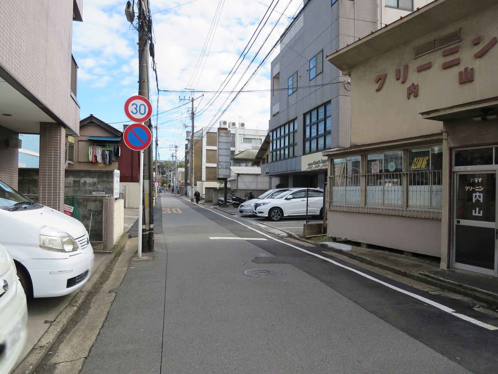 ヤリタビル前面の通り
