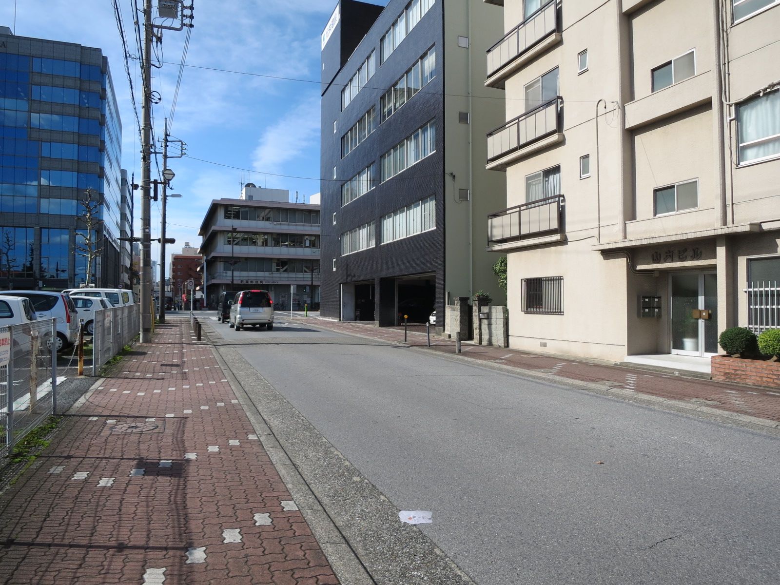 山内ビル前面の通り